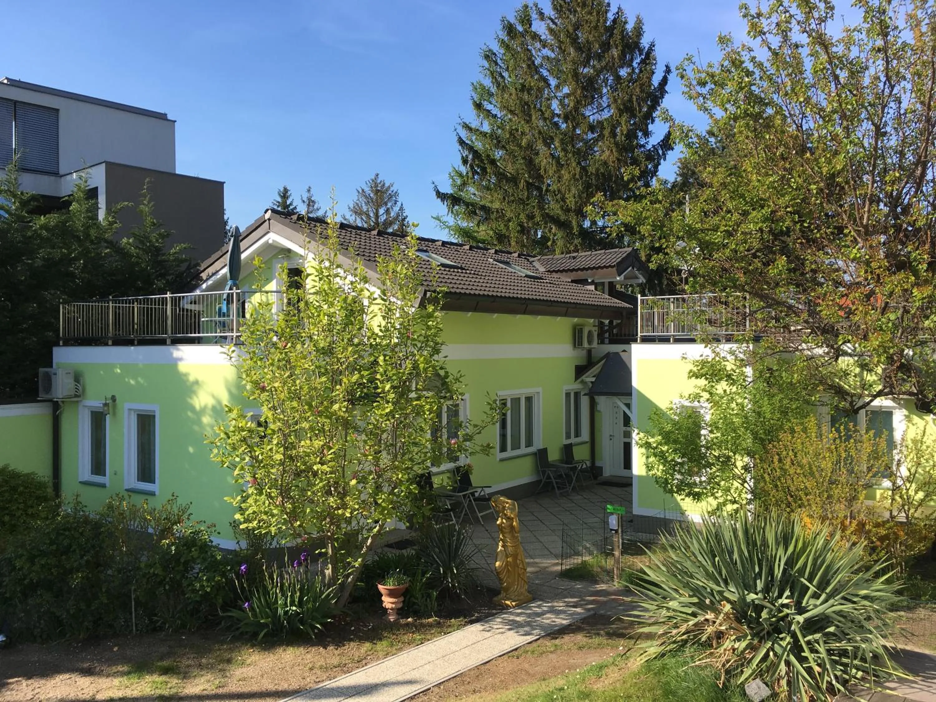 Facade/entrance in AJO Apartments - Alte Donau Garden Flat - Self-Check-in