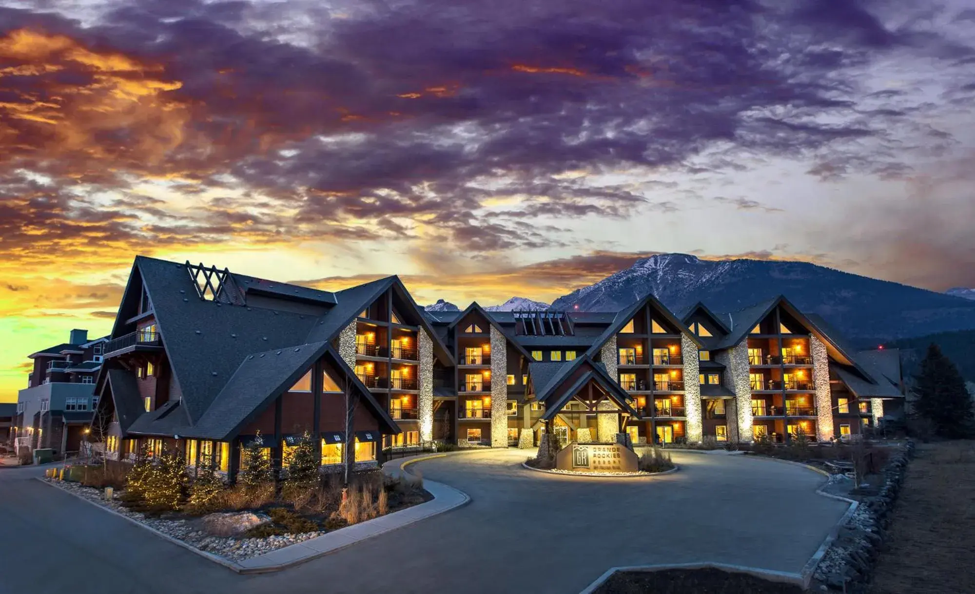 Property building in Grande Rockies Resort-Bellstar Hotels & Resorts Property building in Grande Rockies Resort-Bellstar Hotels & Resorts