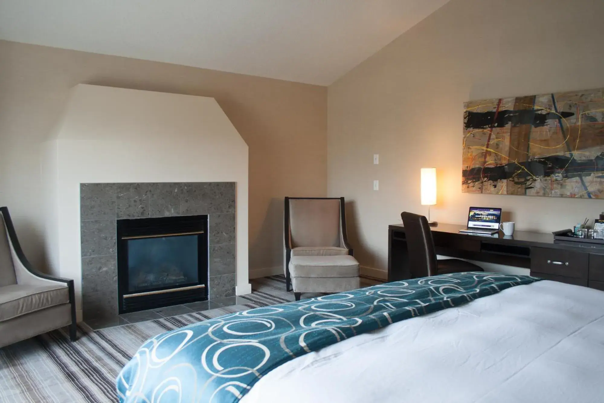 Two-Bedroom Suite with Mountain View in Grande Rockies Resort-Bellstar Hotels & Resorts Two-Bedroom Suite with Mountain View in Grande Rockies Resort-Bellstar Hotels & Resorts