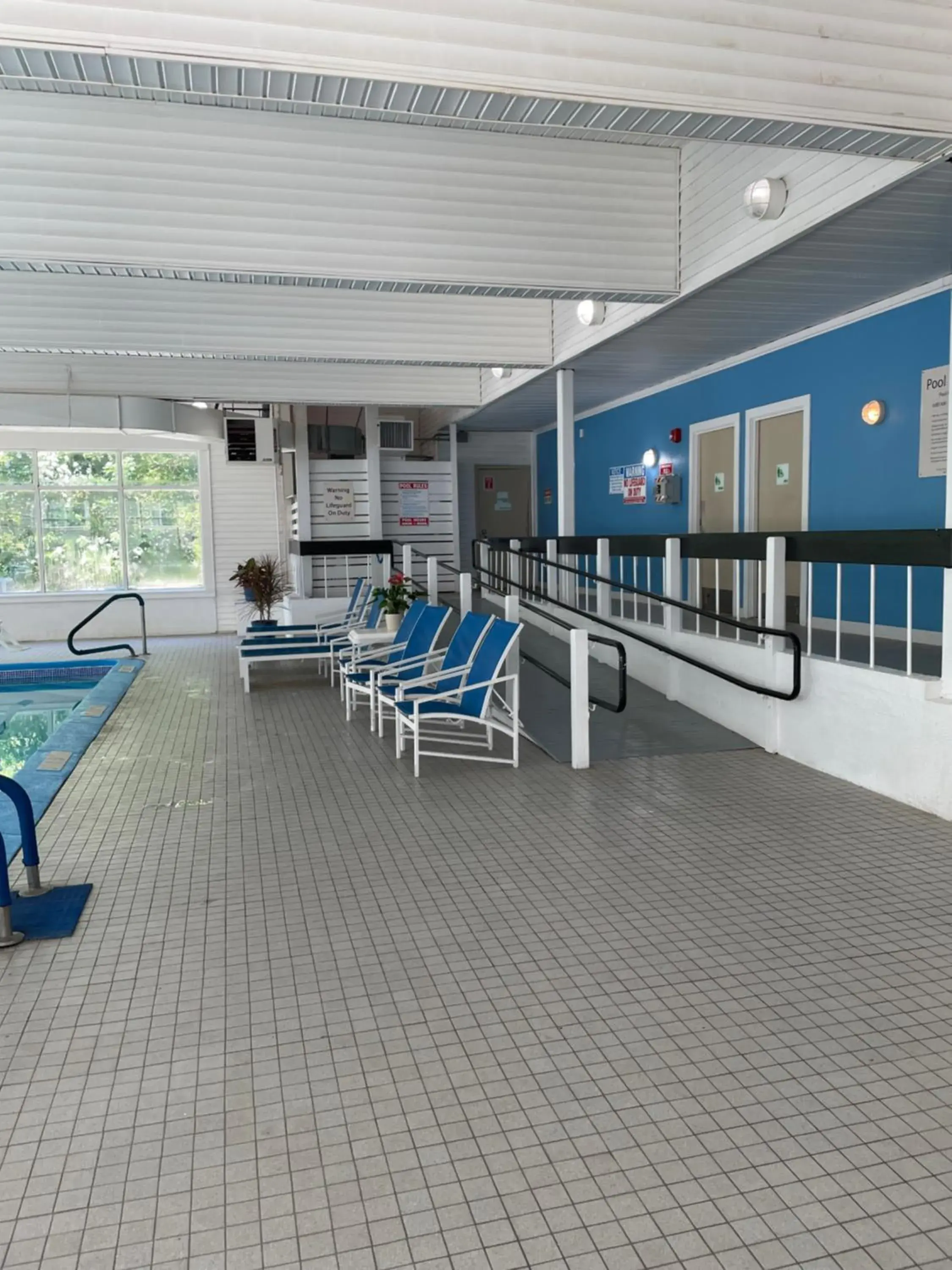 Swimming pool in Iris Hotel Cape Cod Swimming pool in Iris Hotel Cape Cod