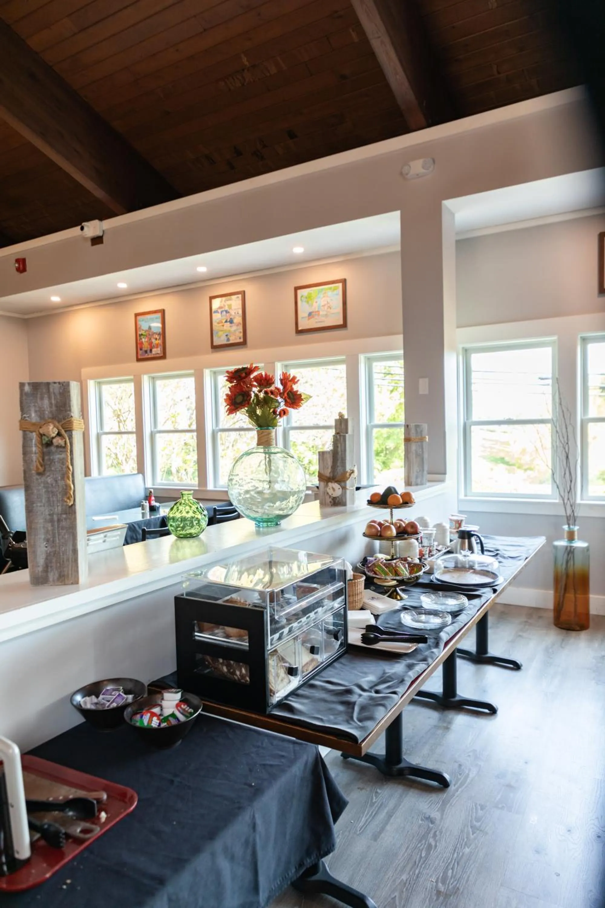 Food and drinks in Iris Hotel Cape Cod