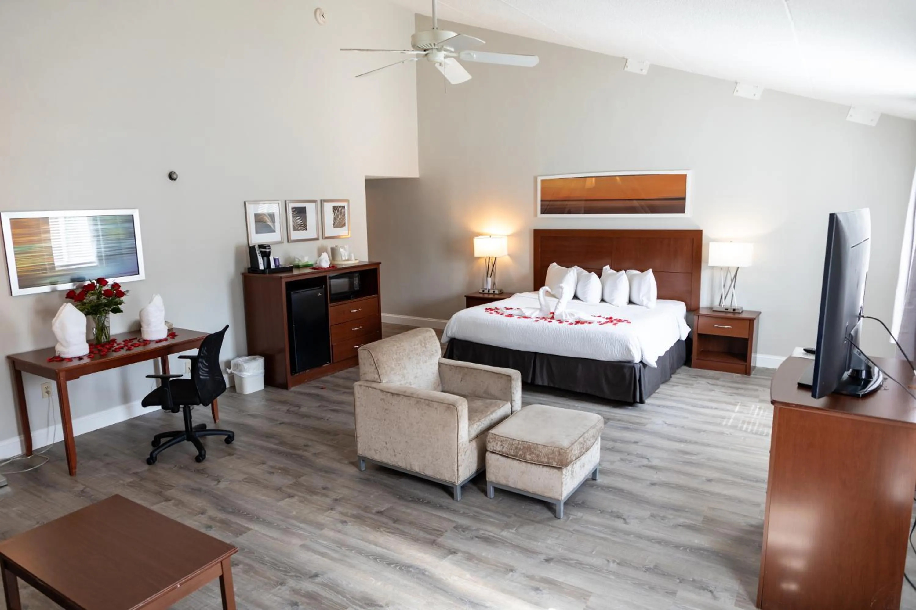 Bed in Iris Hotel Cape Cod