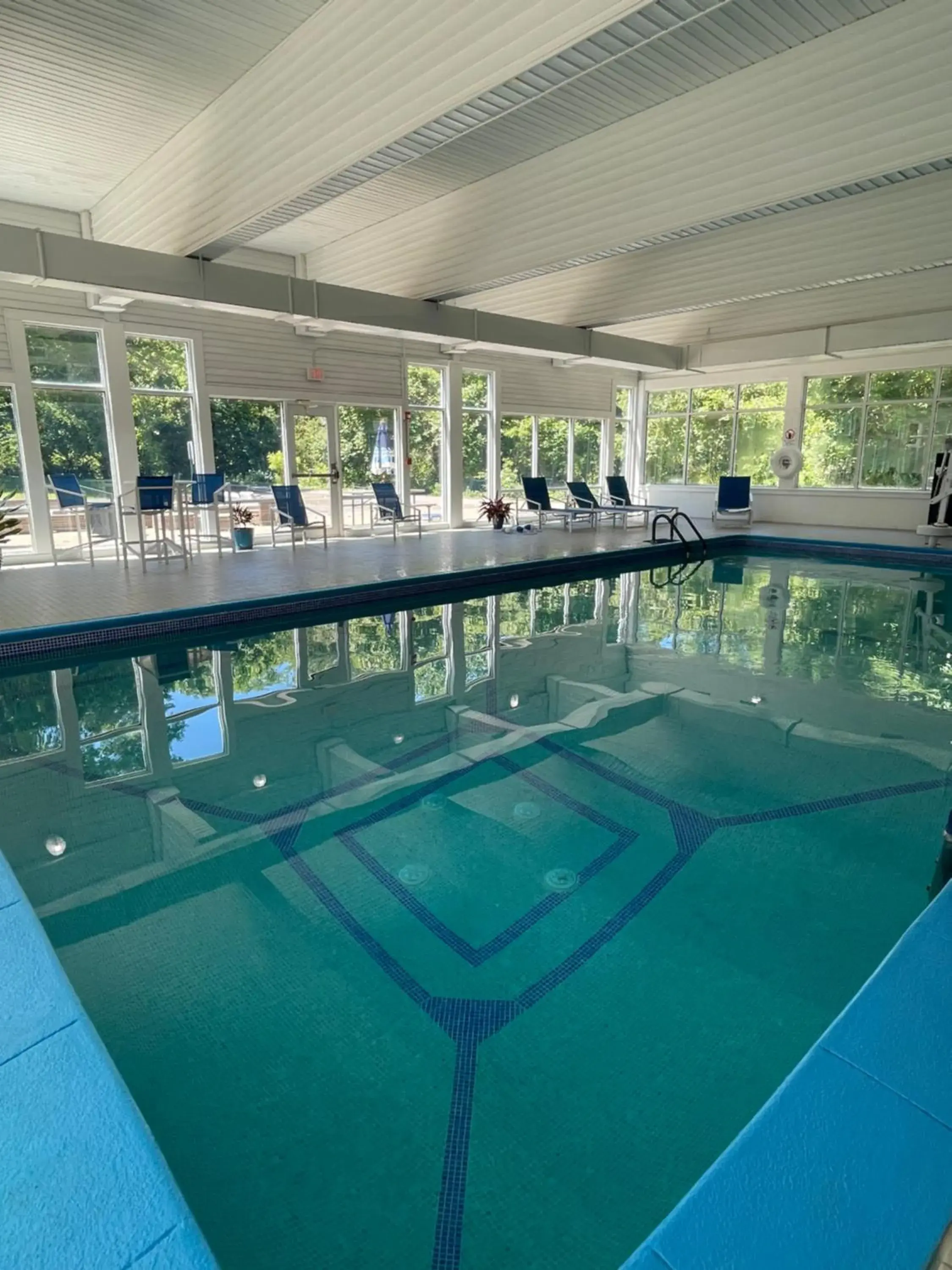 Swimming pool in Iris Hotel Cape Cod Swimming pool in Iris Hotel Cape Cod
