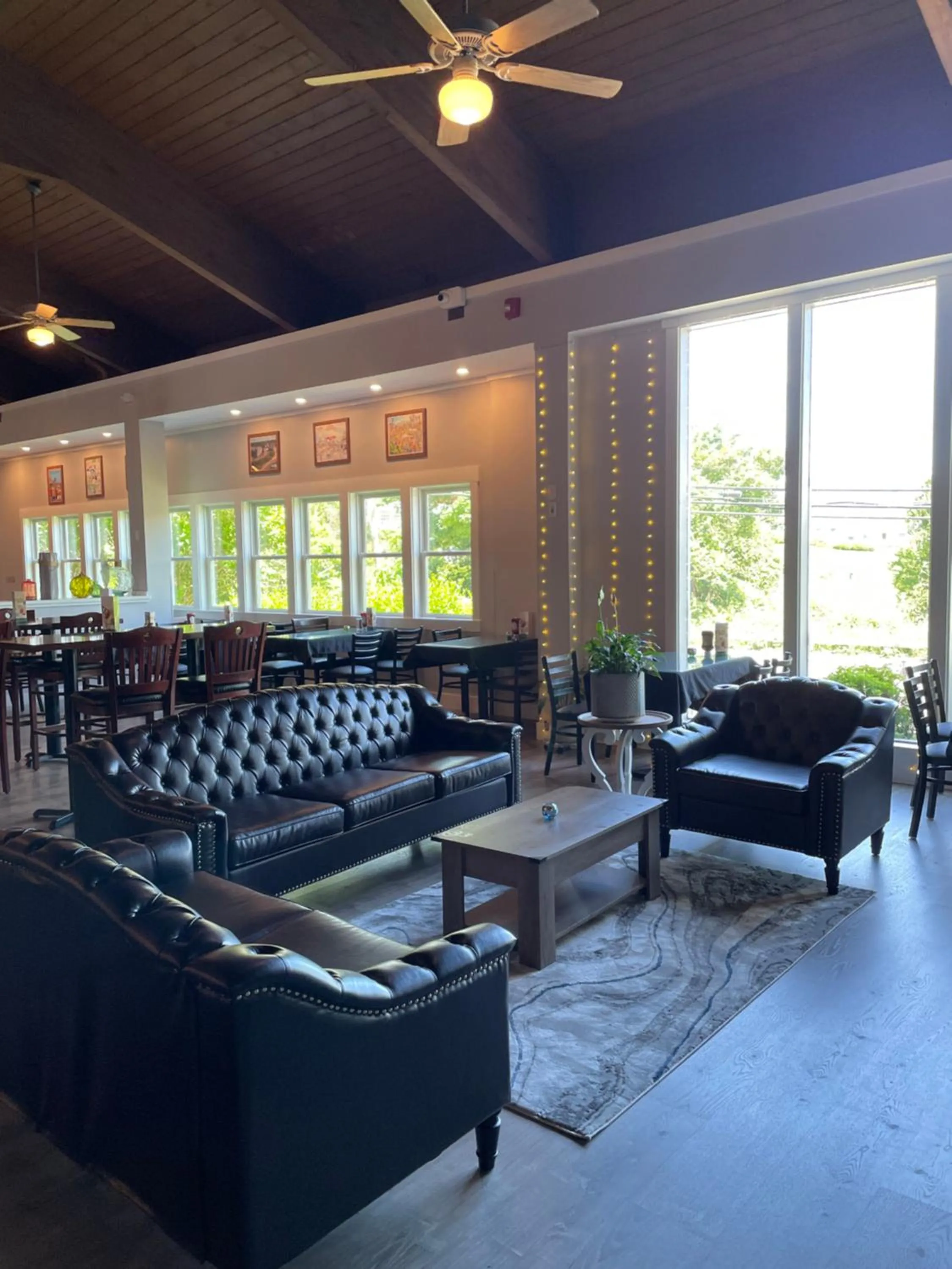 Restaurant/places to eat in Iris Hotel Cape Cod