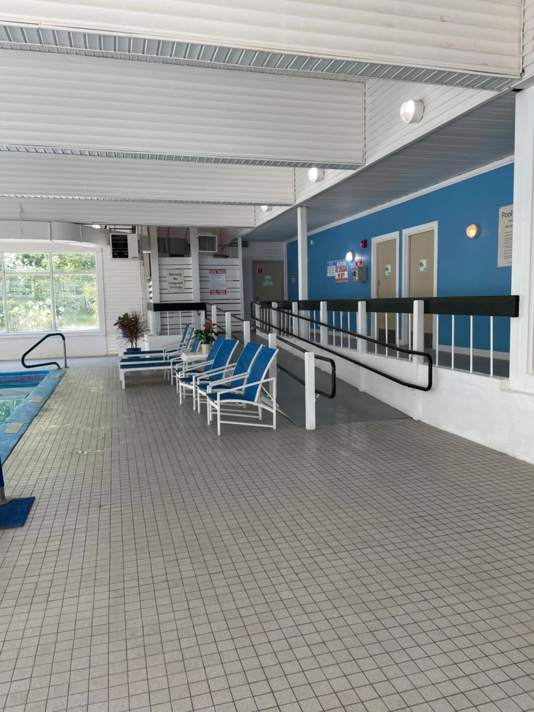 Swimming pool in Iris Hotel Cape Cod