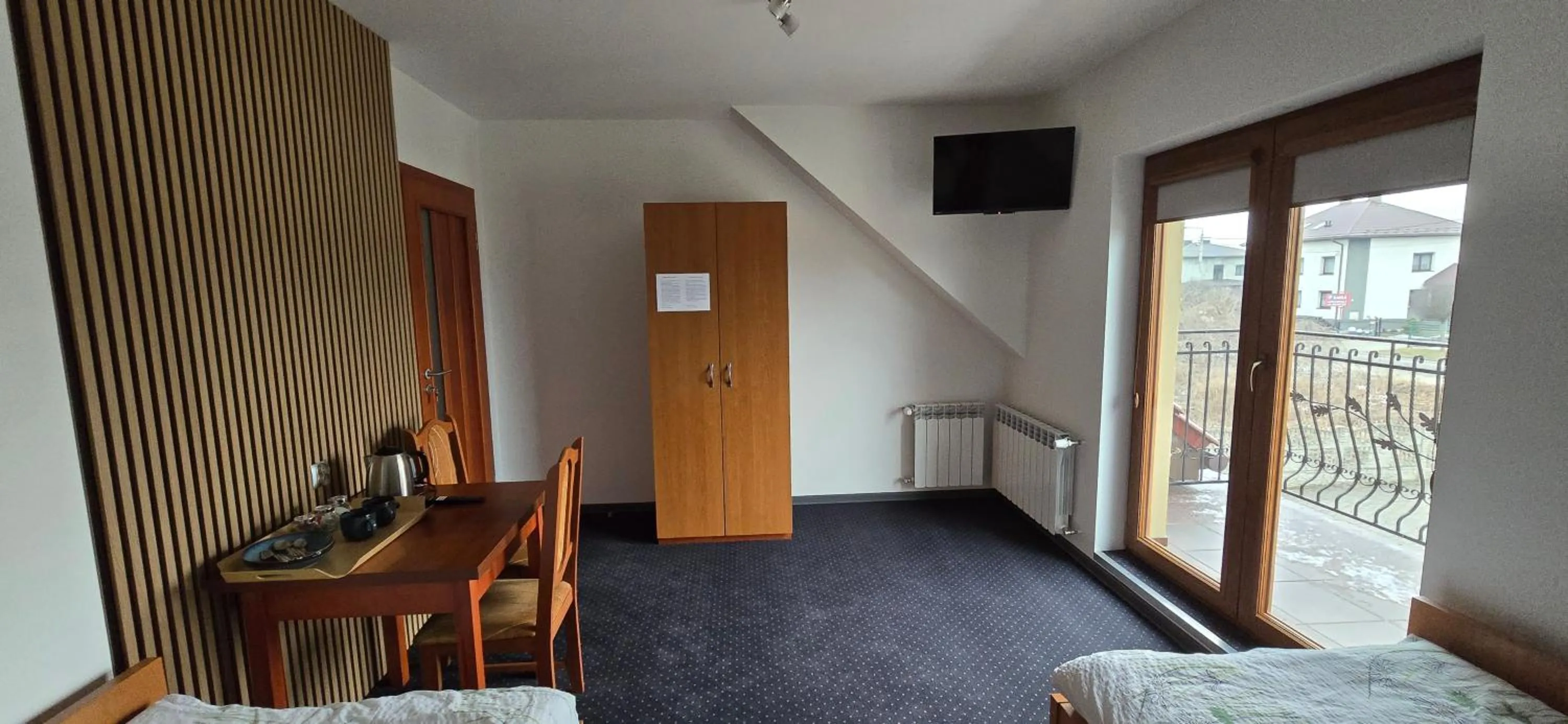 Twin Room with Private Bathroom in Noclegi Darex