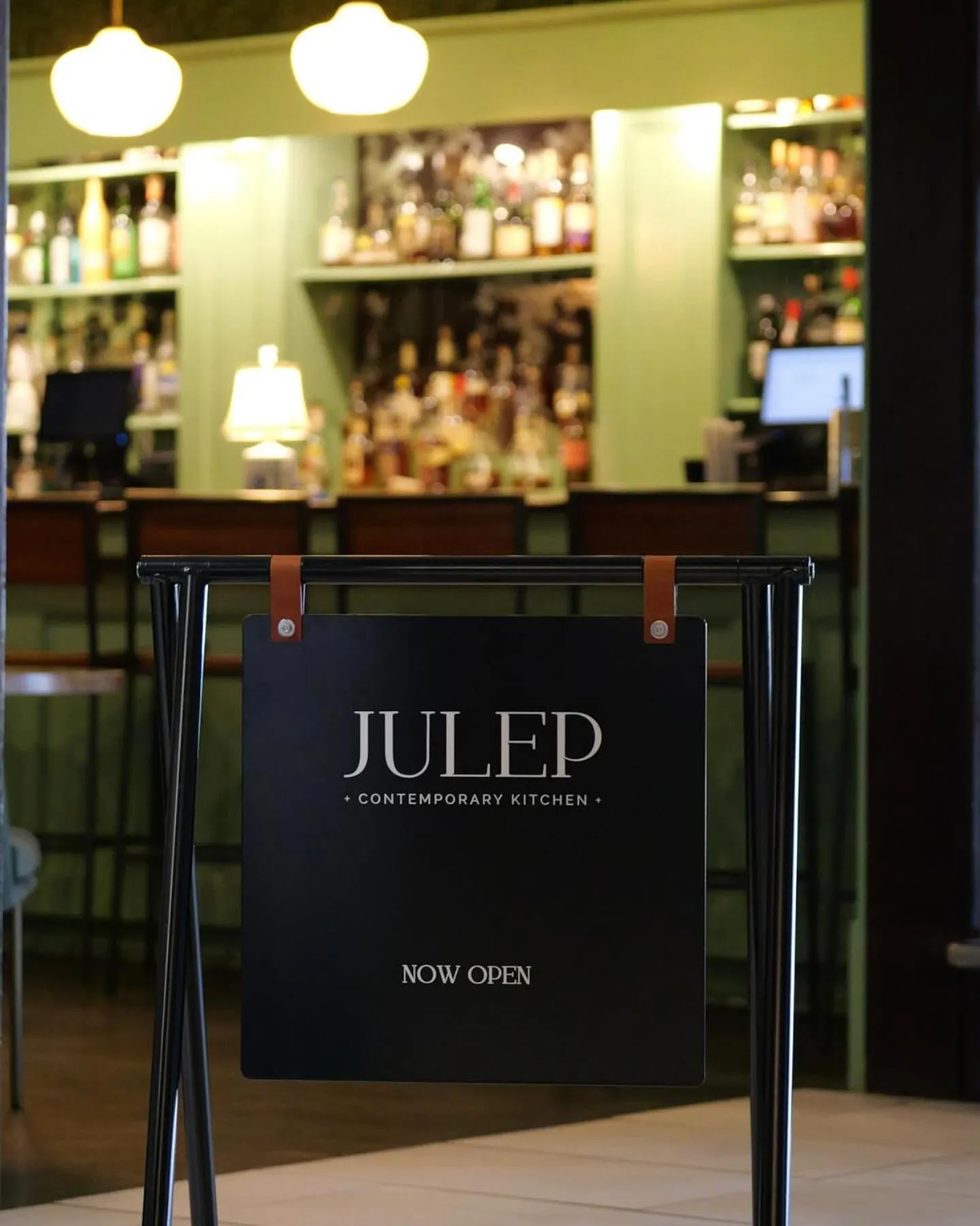 Lounge or bar in Hilton Greenville