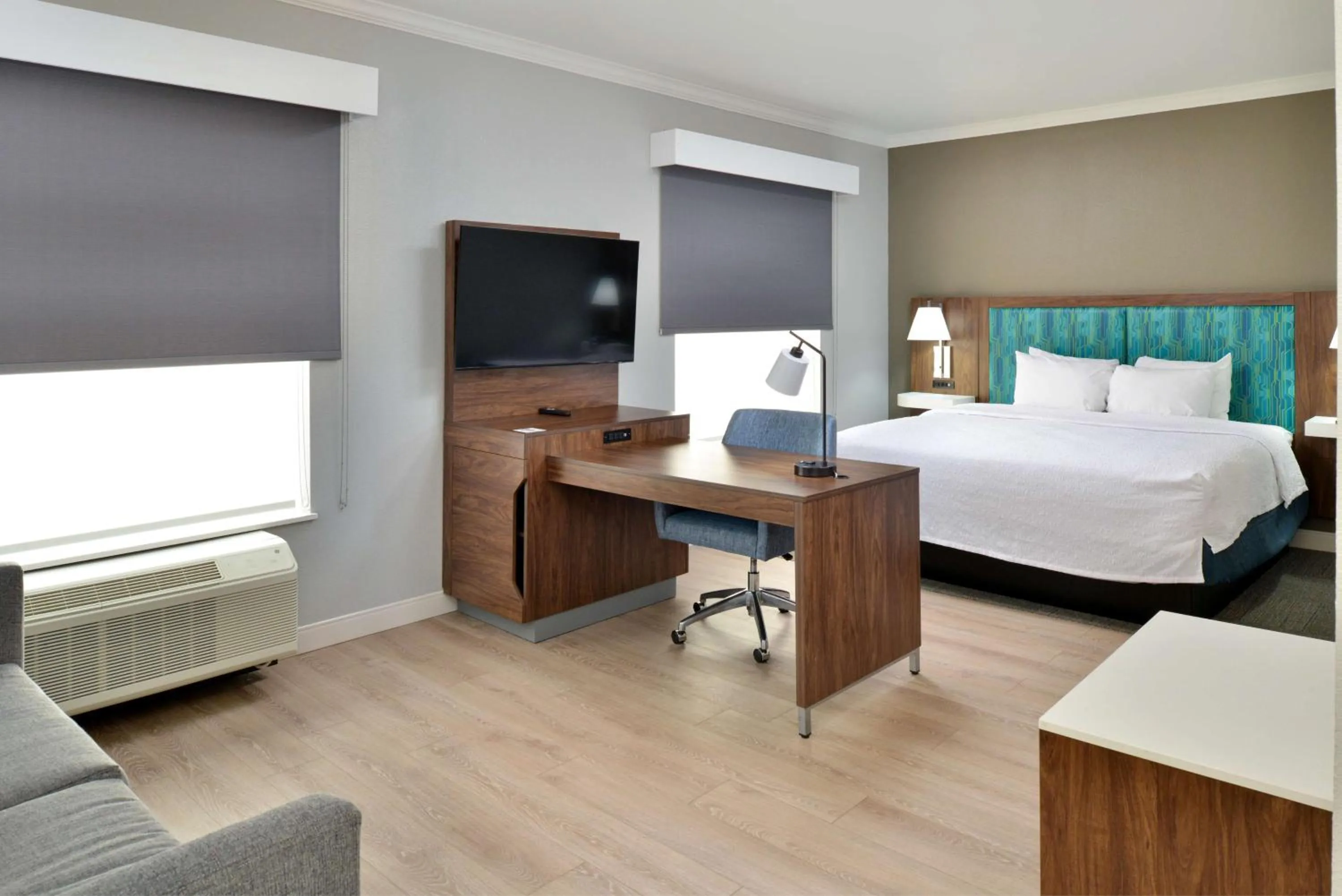 Bedroom, Bed in Hampton Inn & Suites Greenville