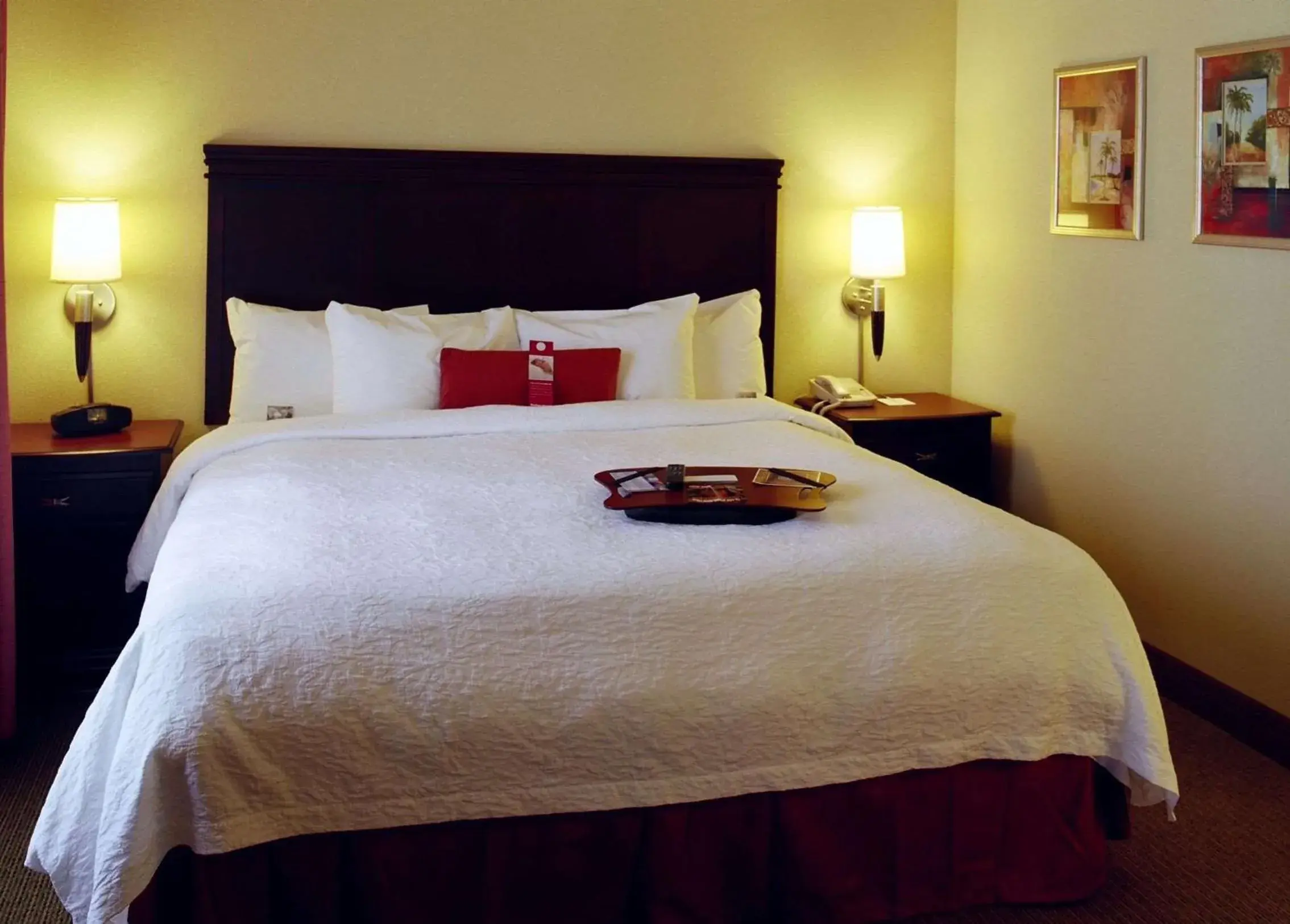 Bed in Hampton Inn & Suites Greenville Bed in Hampton Inn & Suites Greenville