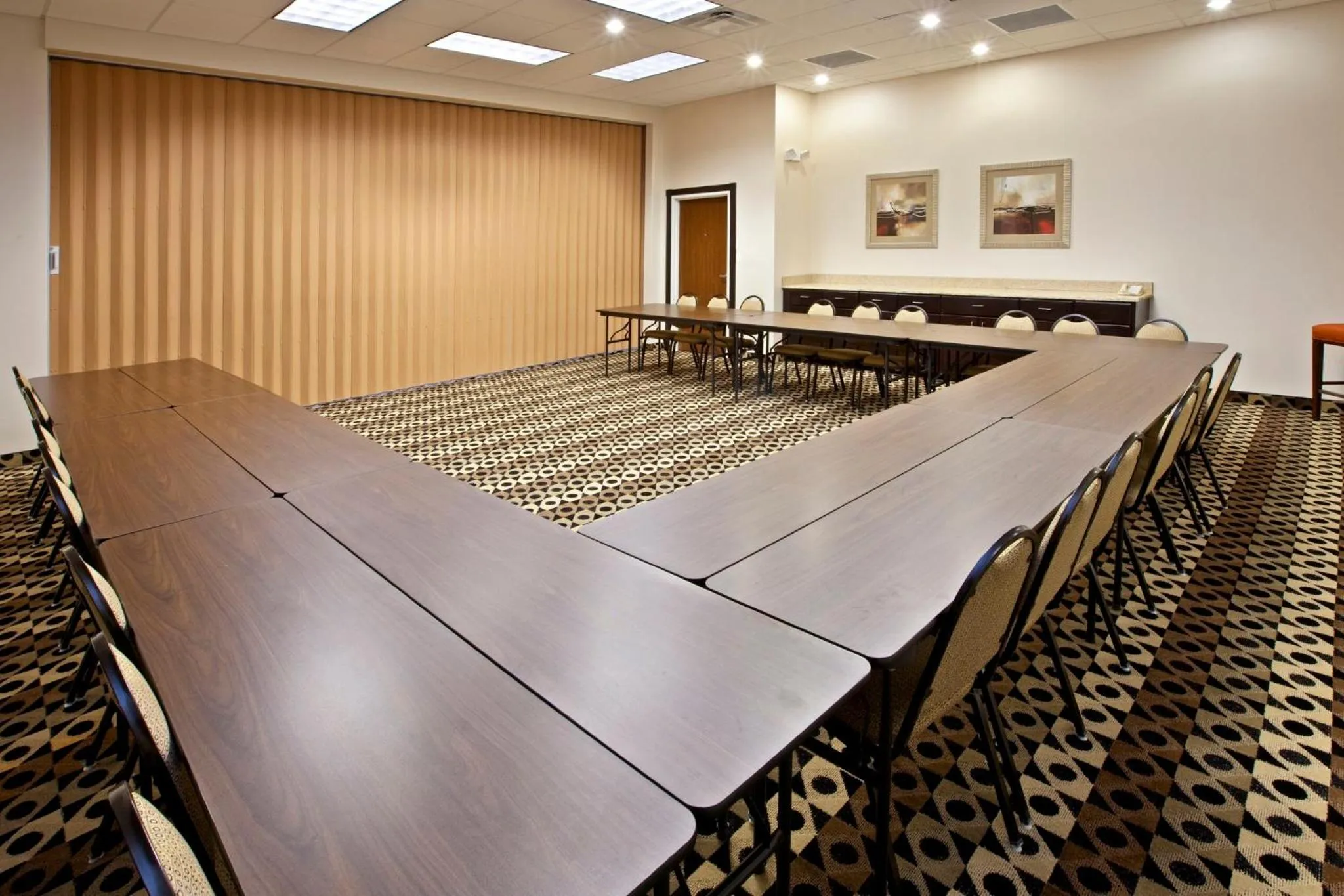 Meeting/conference room in Holiday Inn Louisville Airport South by IHG