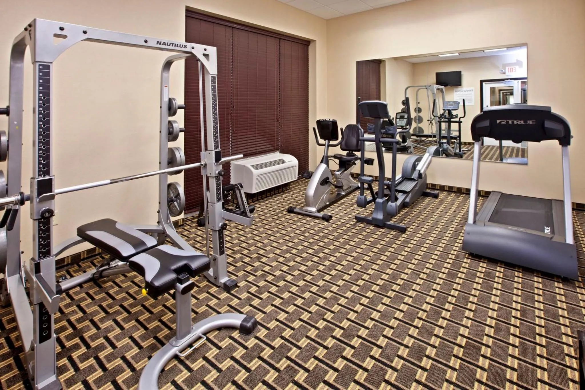 Fitness centre/facilities in Holiday Inn Louisville Airport South by IHG