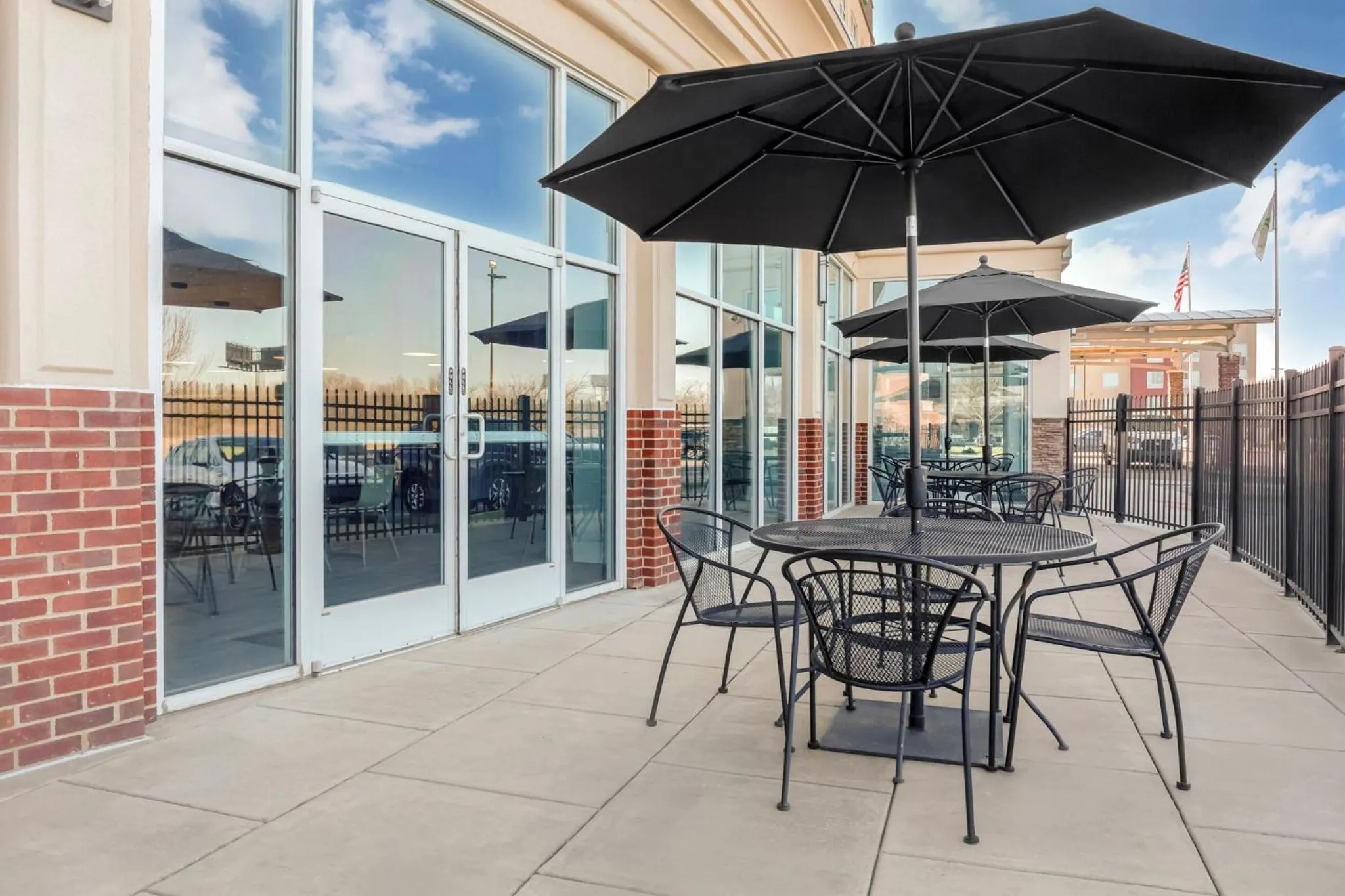 Restaurant/places to eat in Holiday Inn Louisville Airport South by IHG