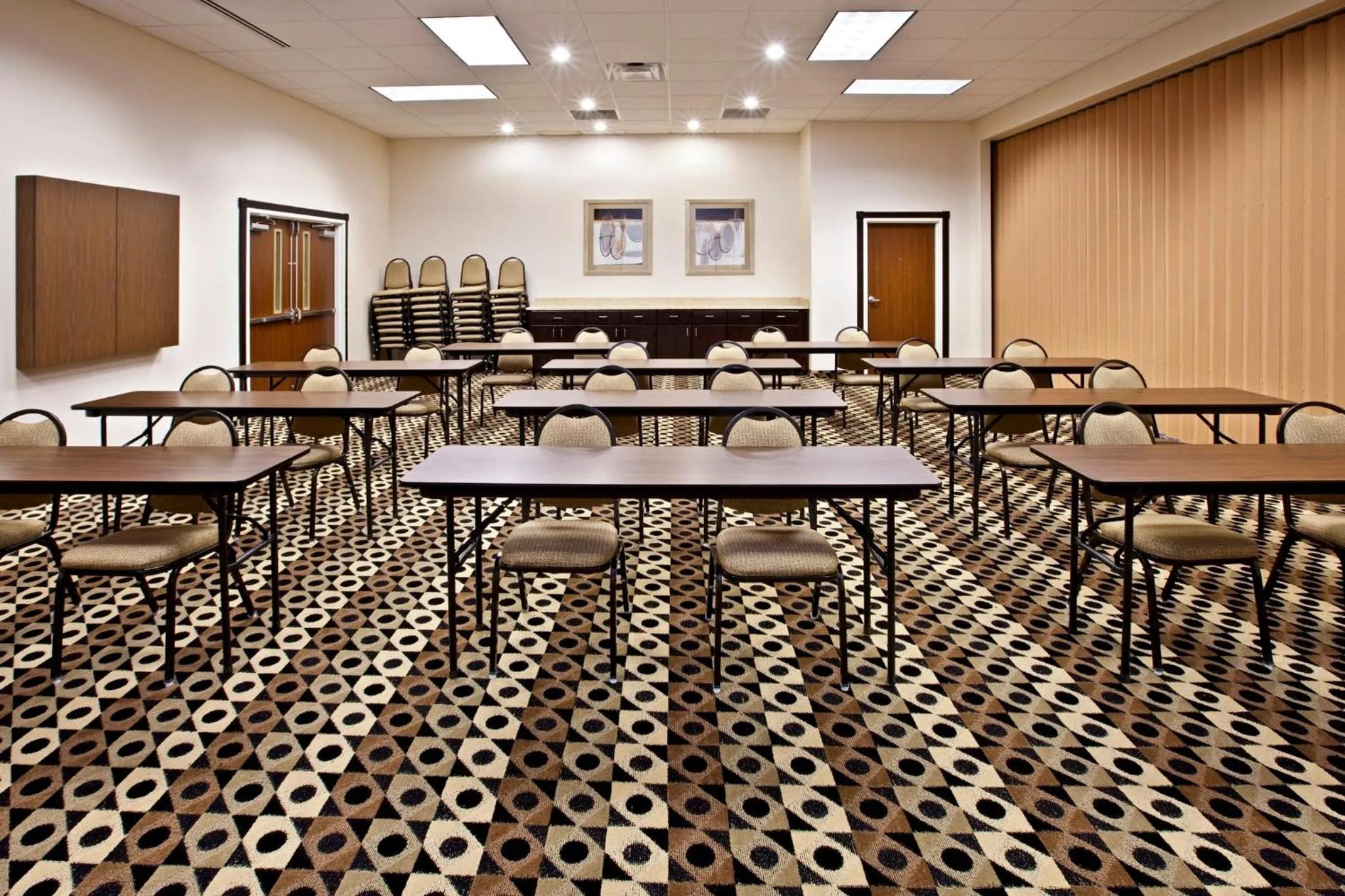 Meeting/conference room in Holiday Inn Louisville Airport South by IHG