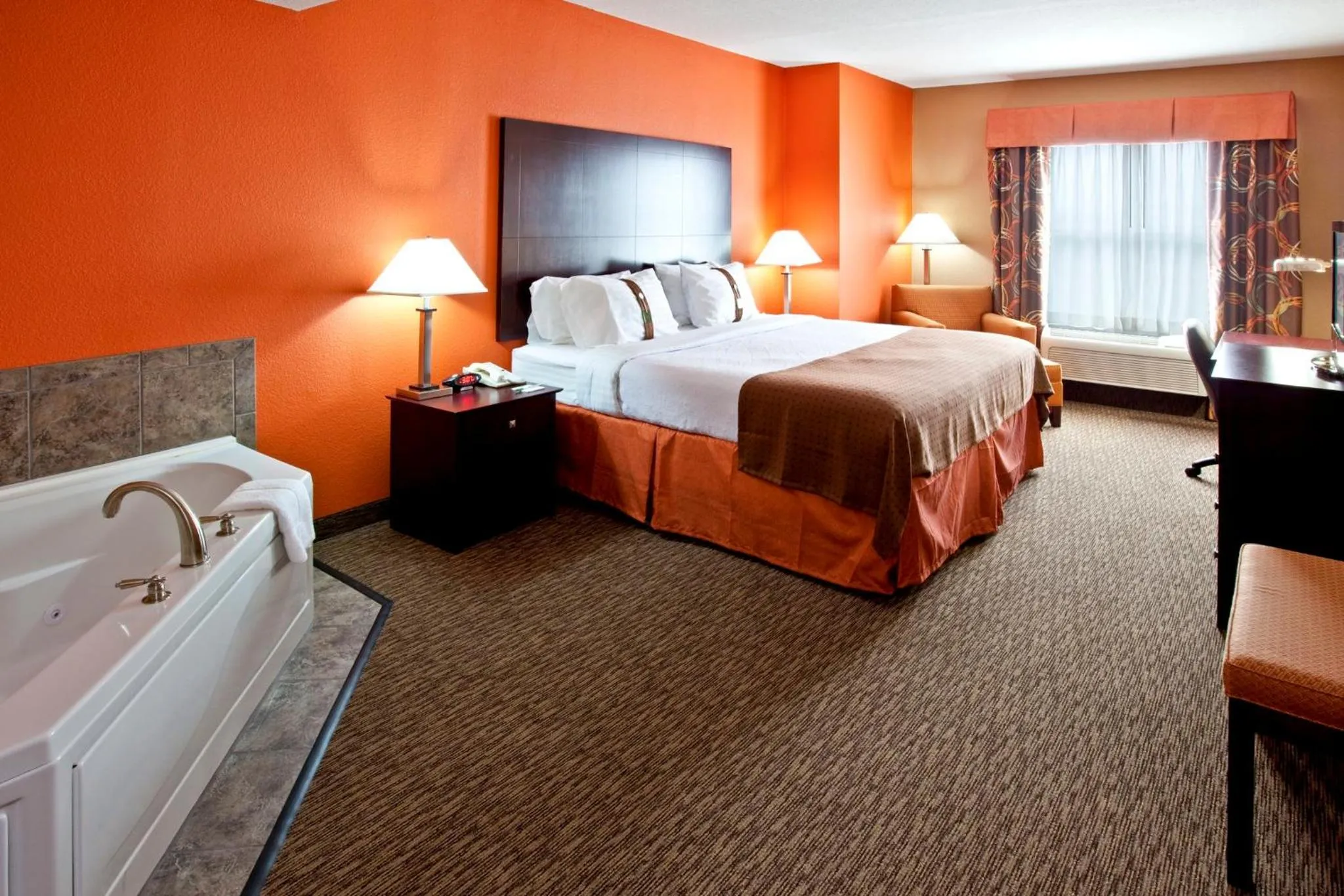 Photo of the whole room, Bed in Holiday Inn Louisville Airport South by IHG