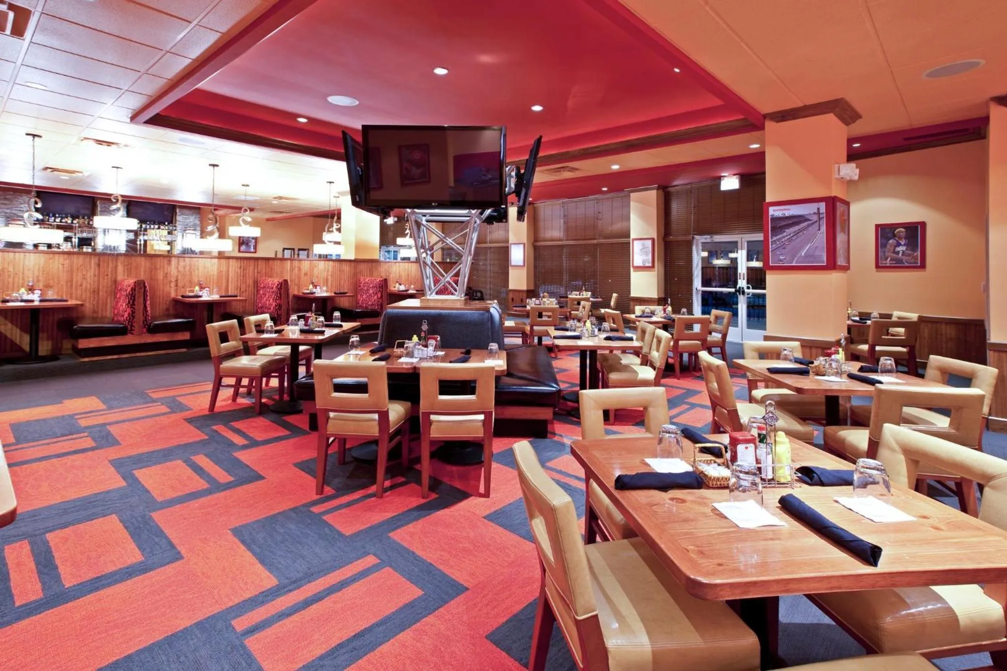 Restaurant/places to eat in Holiday Inn Louisville Airport South by IHG