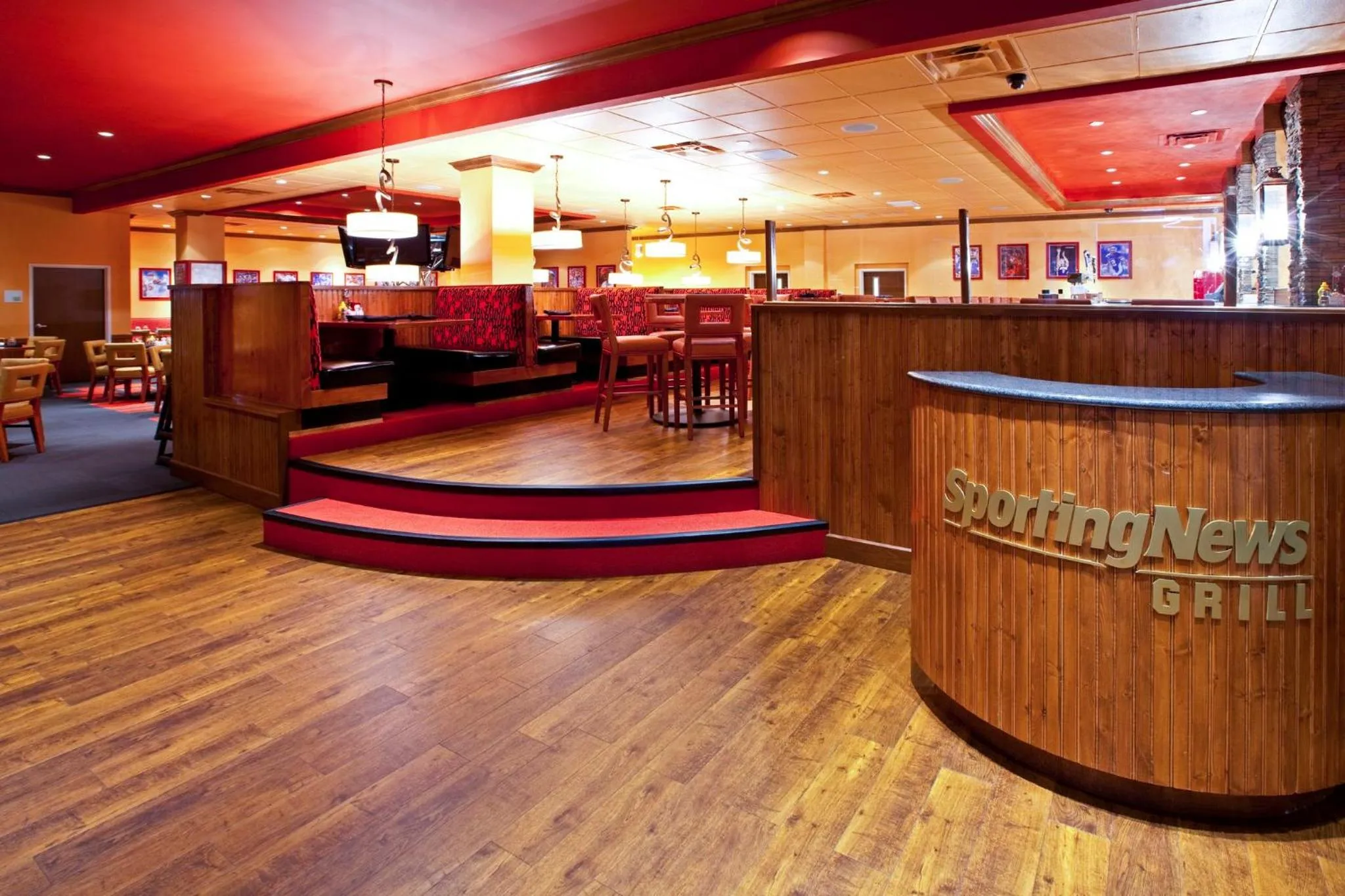 Lounge or bar in Holiday Inn Louisville Airport South by IHG