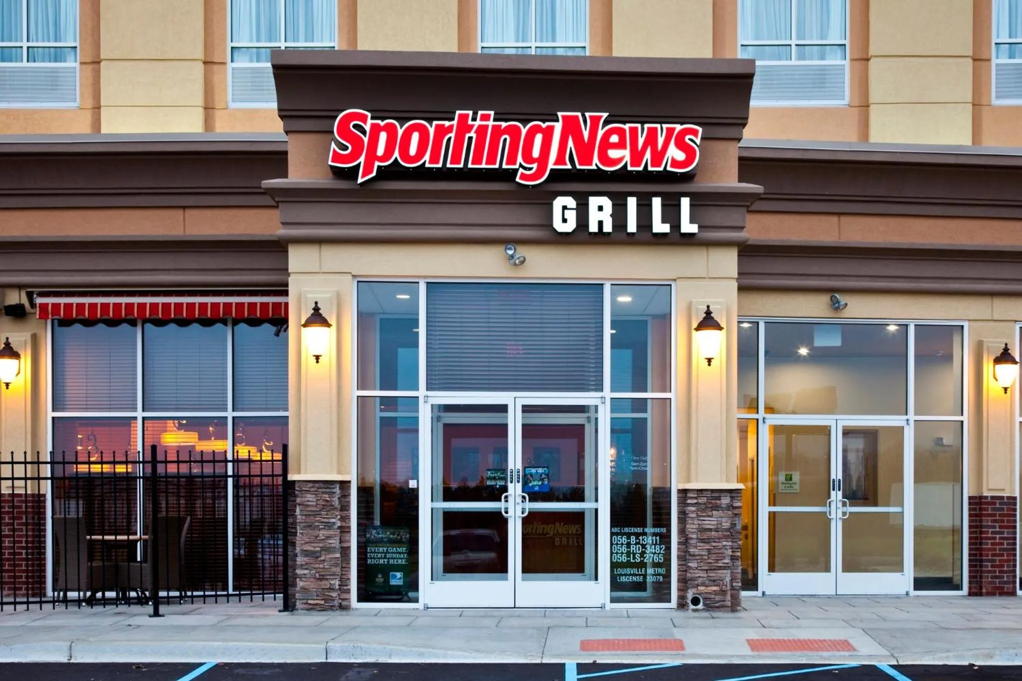 Restaurant/places to eat in Holiday Inn Louisville Airport South by IHG