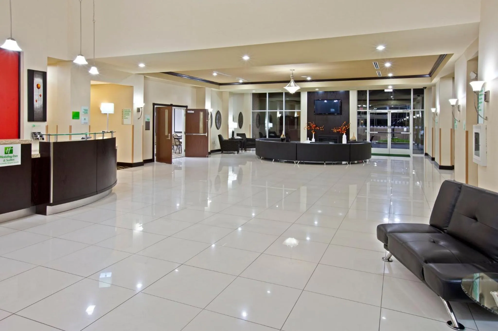 Lobby or reception in Holiday Inn Louisville Airport South by IHG