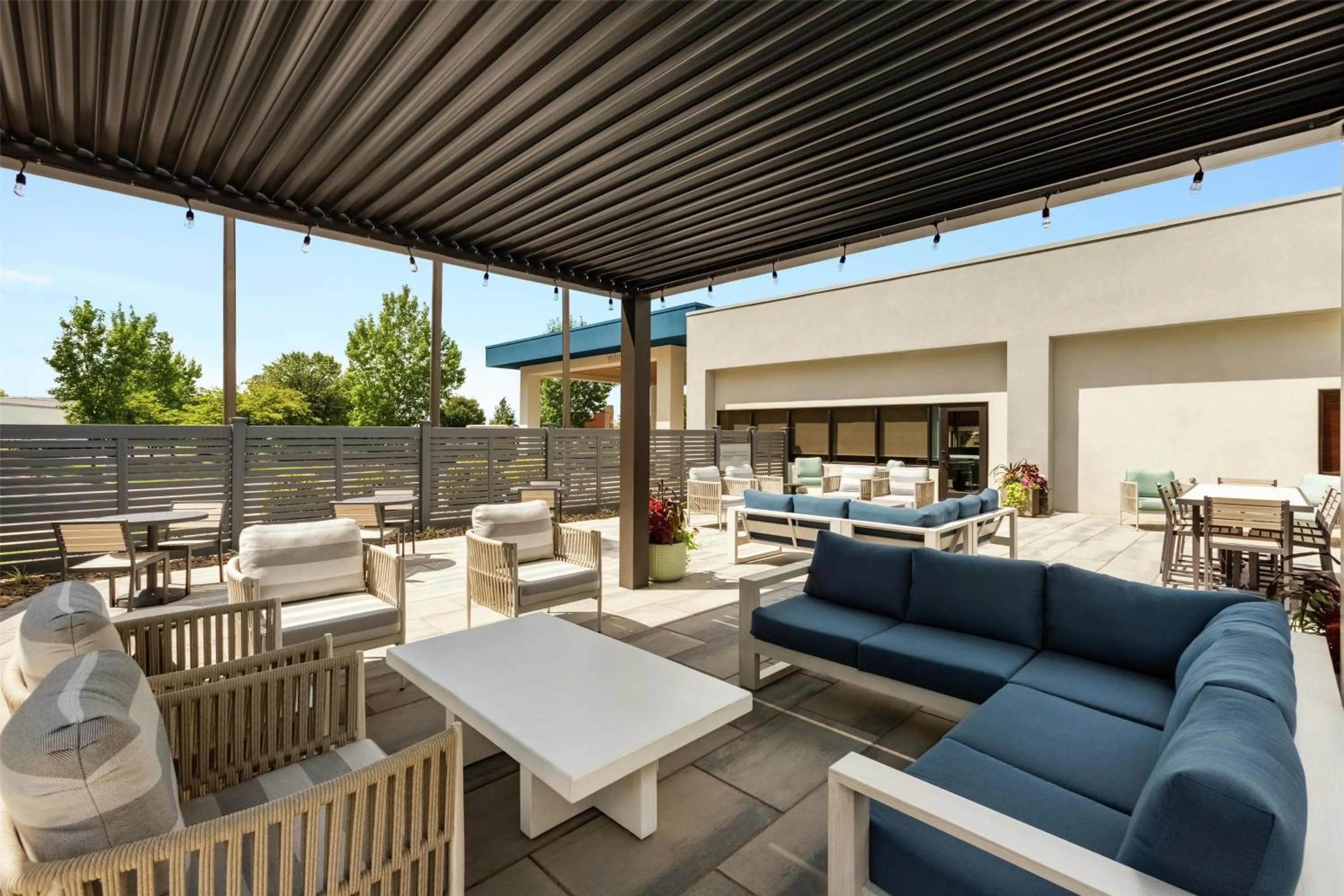 Patio in Hampton Inn Hagerstown