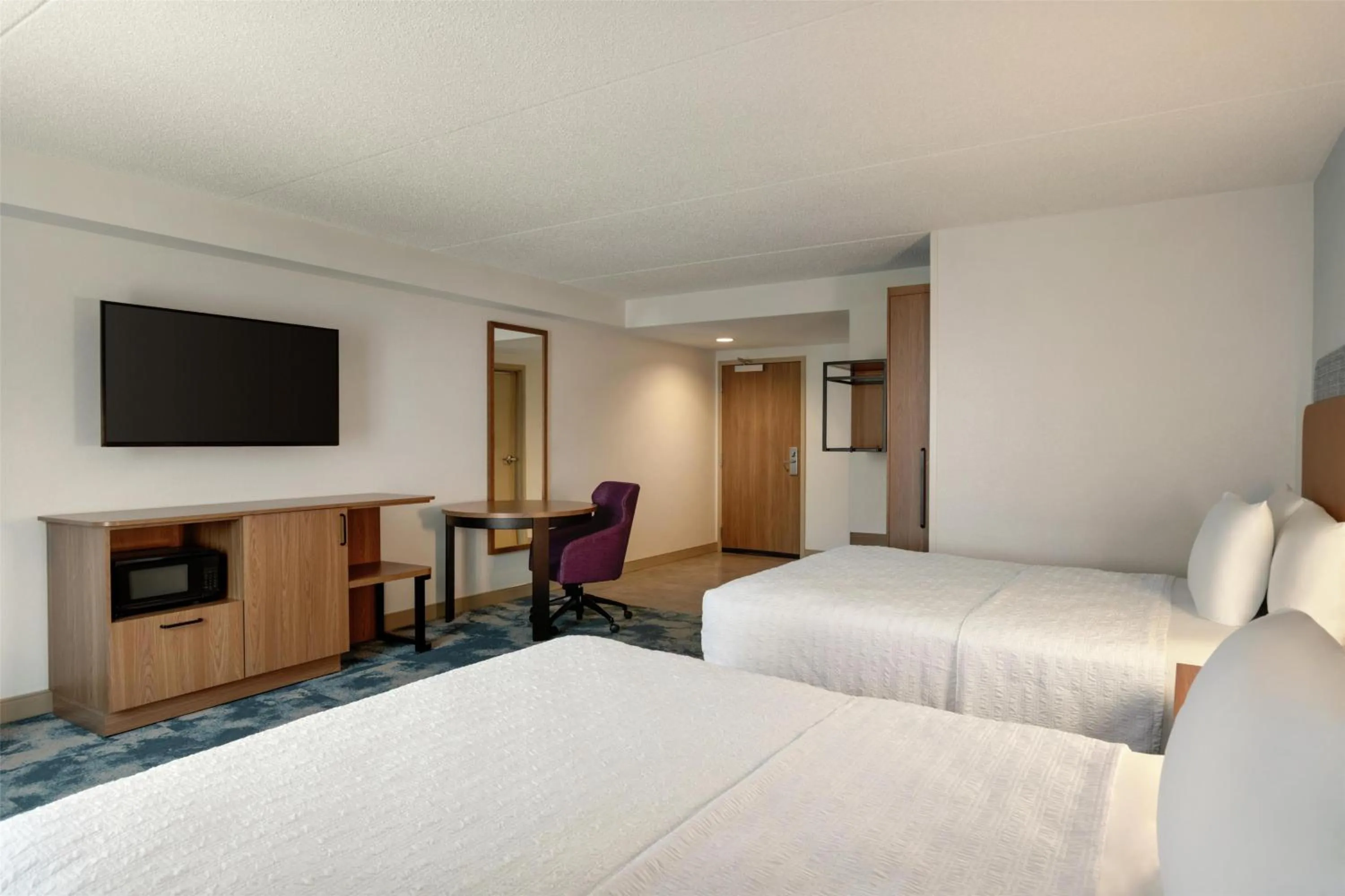 Bed in Hampton Inn Hagerstown