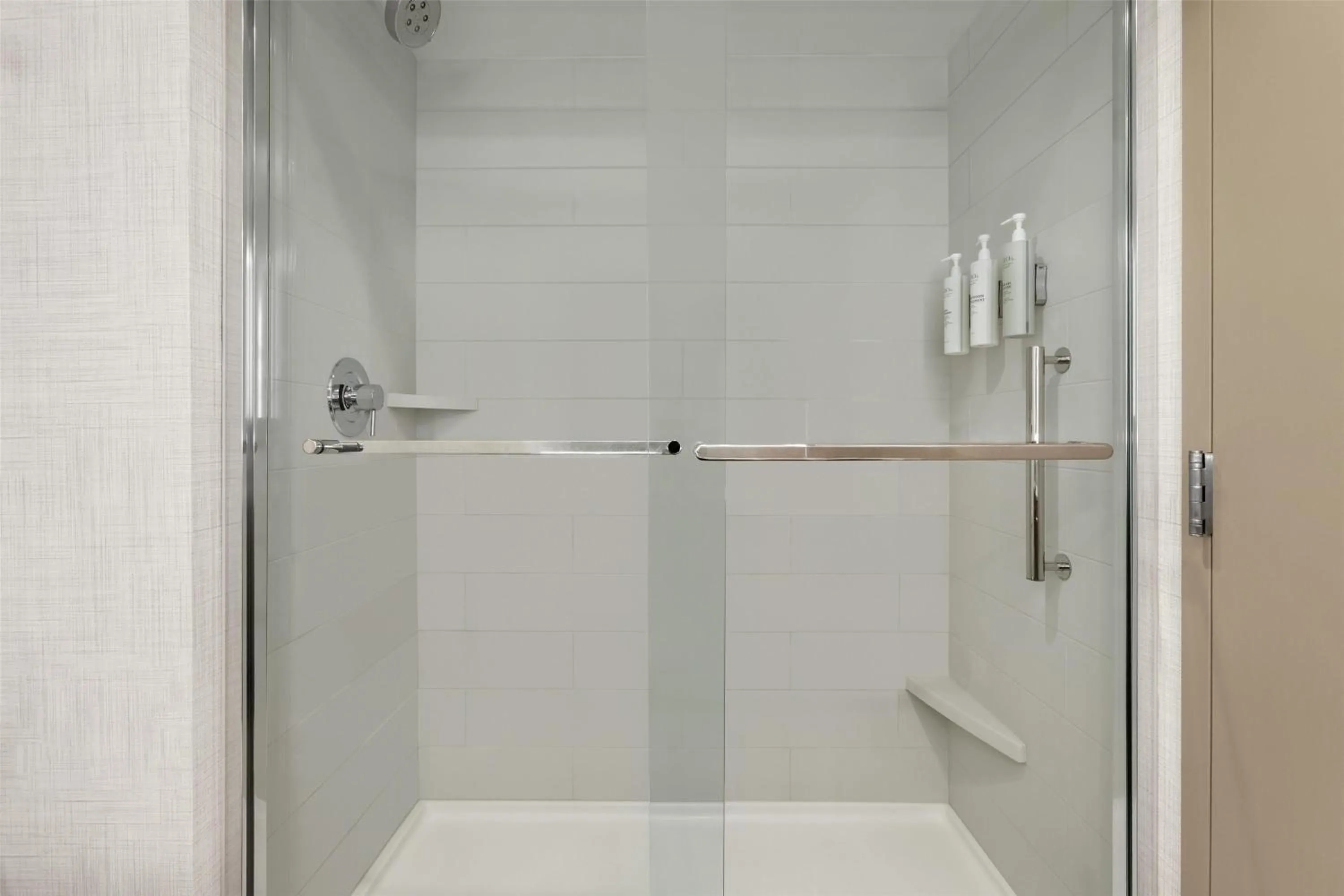 Bathroom in Hampton Inn Hagerstown