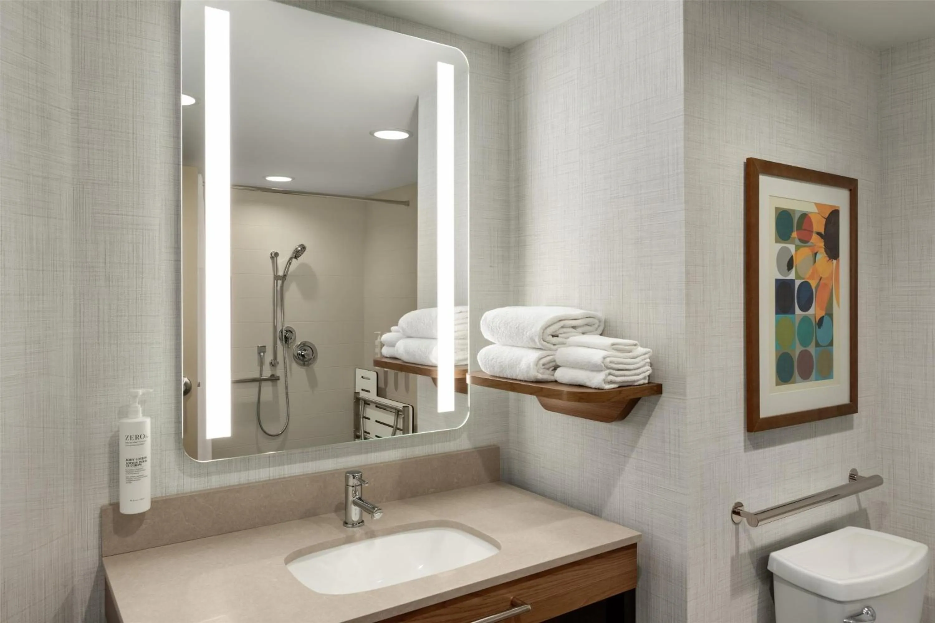 Bathroom in Hampton Inn Hagerstown