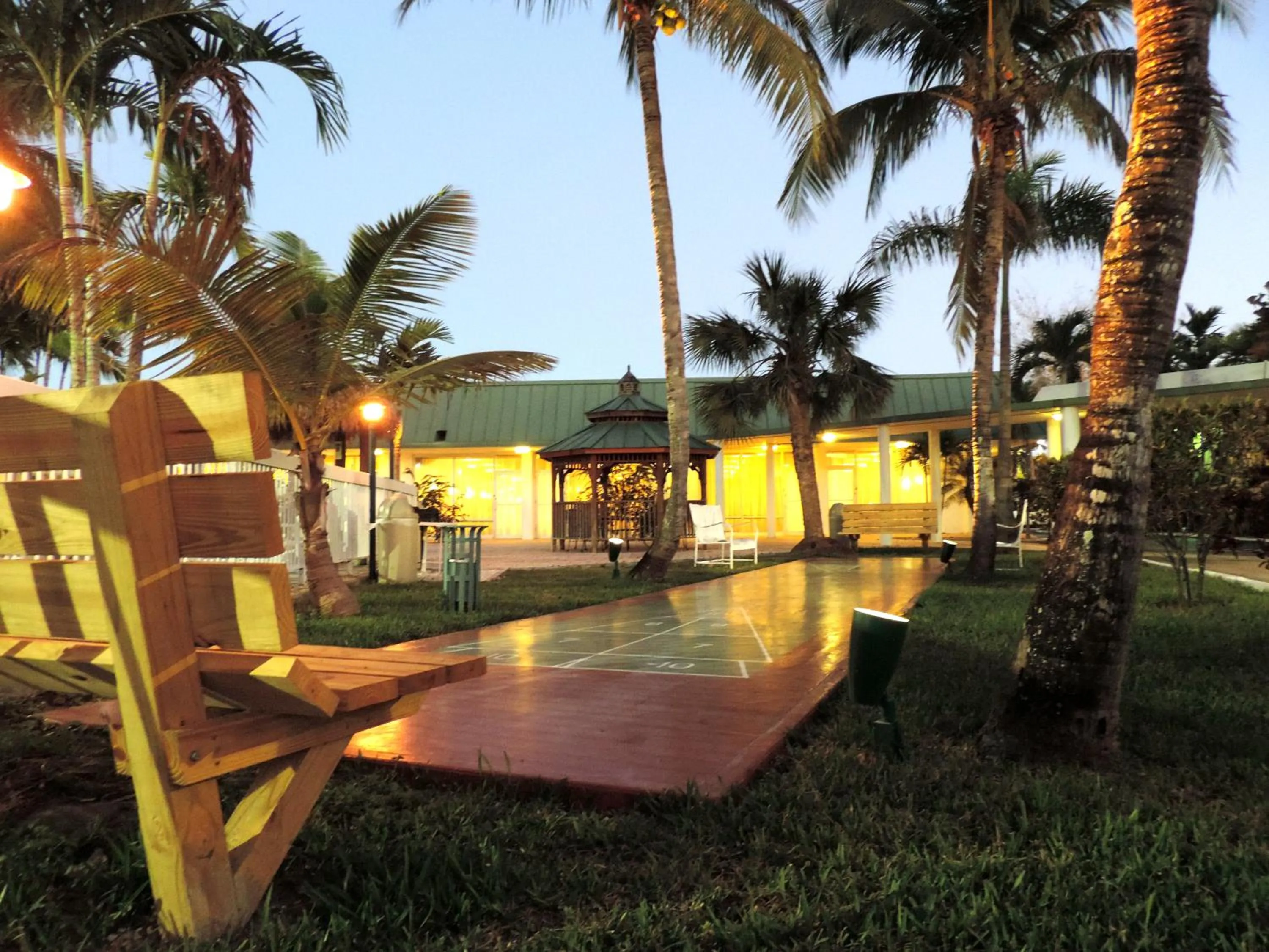 Area and facilities in Floridian Hotel