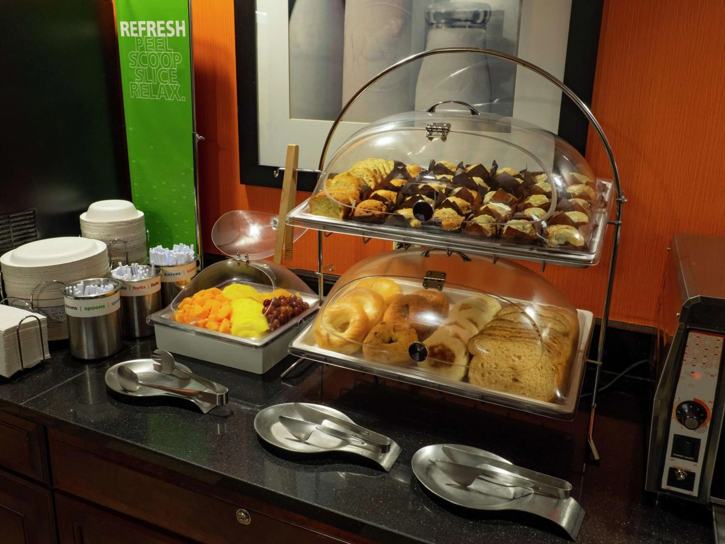 Dining area in Hampton Inn Hazleton