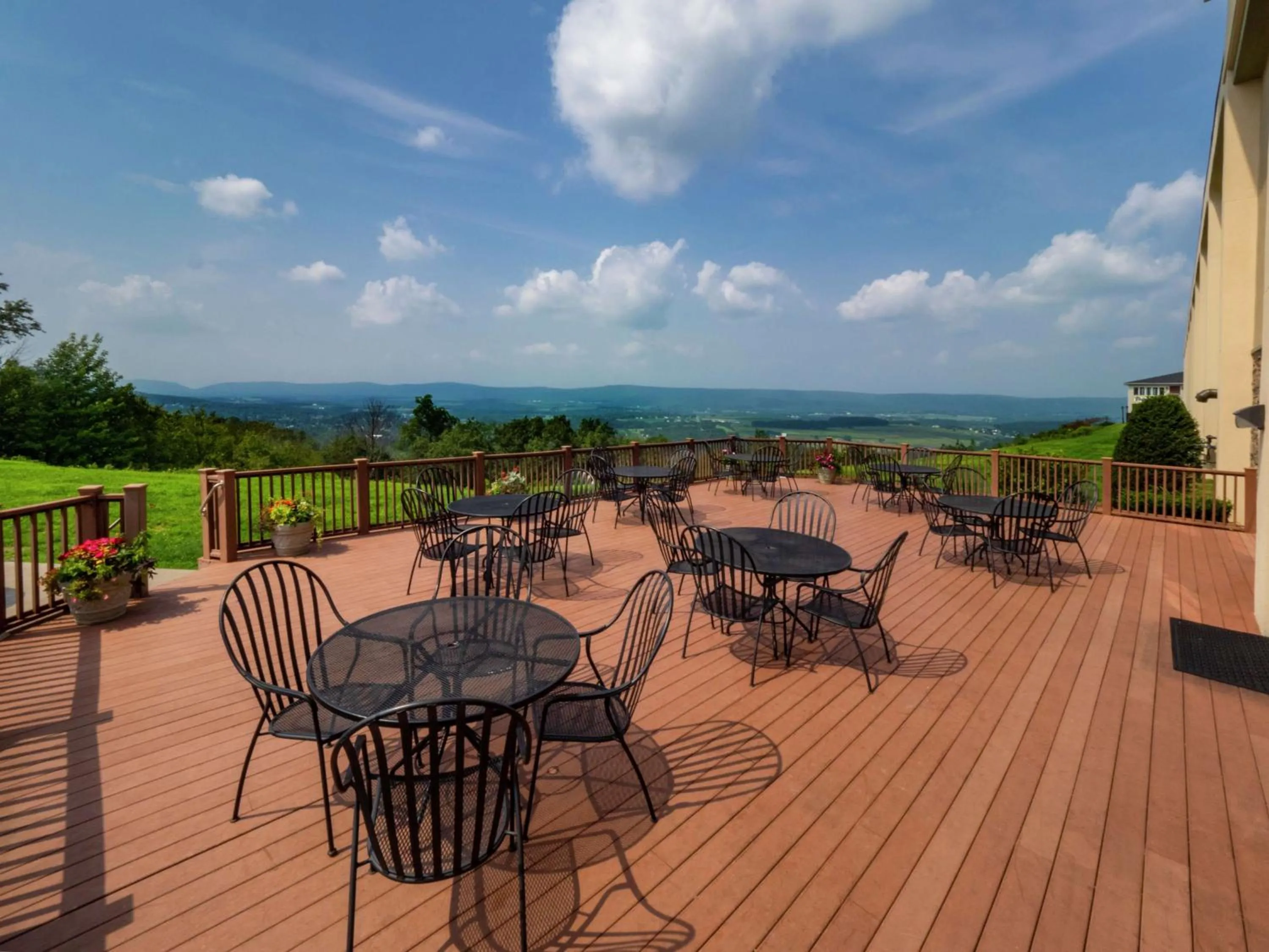 Patio in Hampton Inn Hazleton