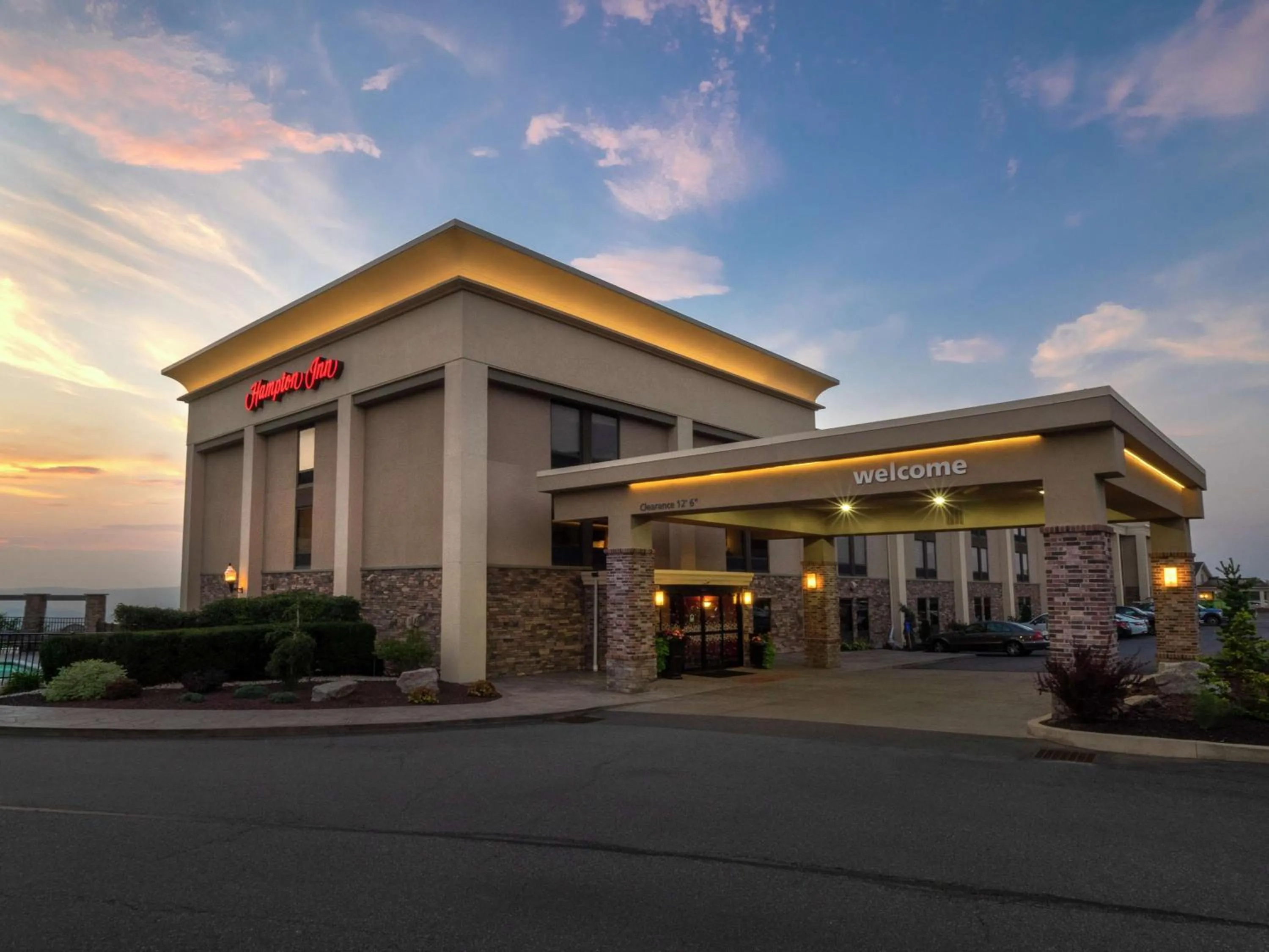 Property building in Hampton Inn Hazleton