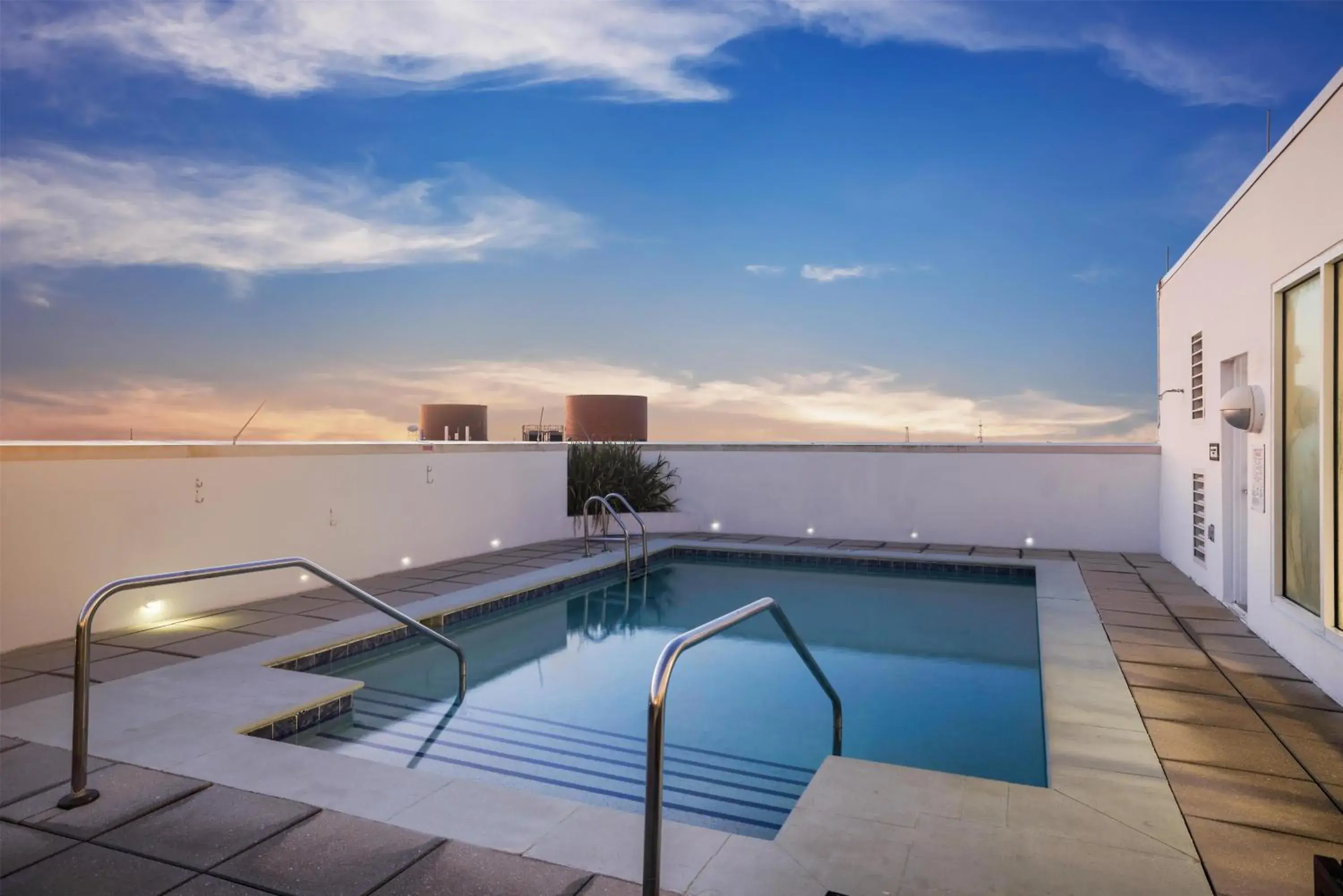 Pool view in The Banyan Hotel Fort Myers, Tapestry Collection by Hilton Pool view in The Banyan Hotel Fort Myers, Tapestry Collection by Hilton