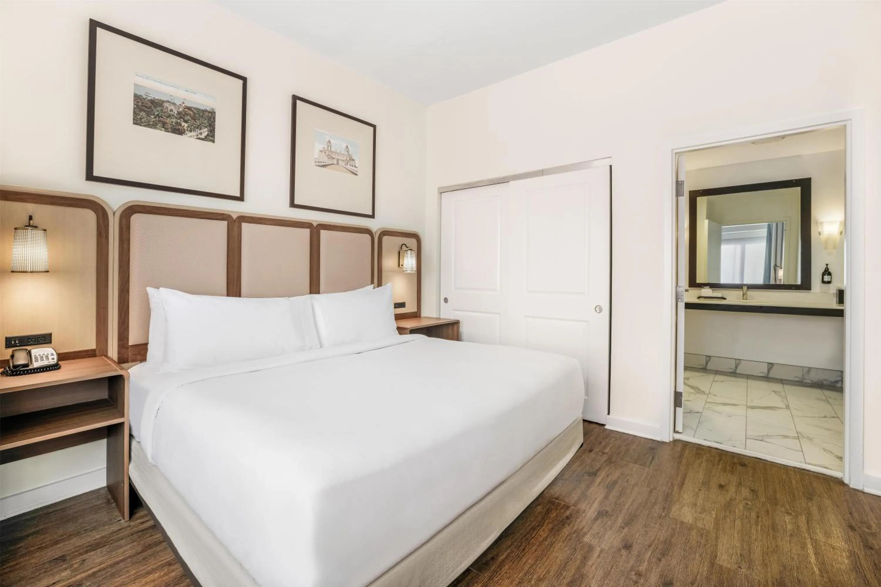 Bed in The Banyan Hotel Fort Myers, Tapestry Collection by Hilton