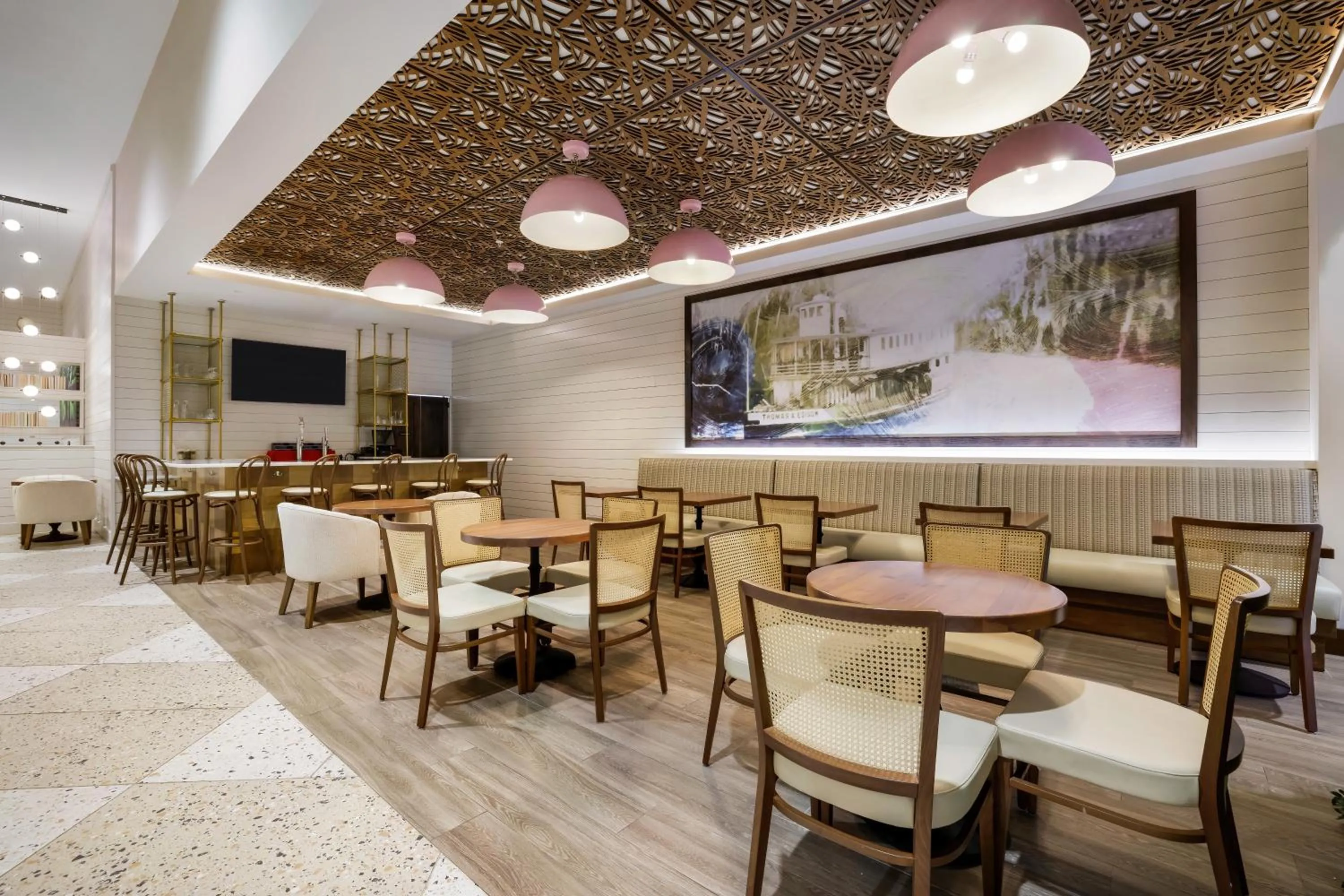 Lounge or bar in The Banyan Hotel Fort Myers, Tapestry Collection by Hilton