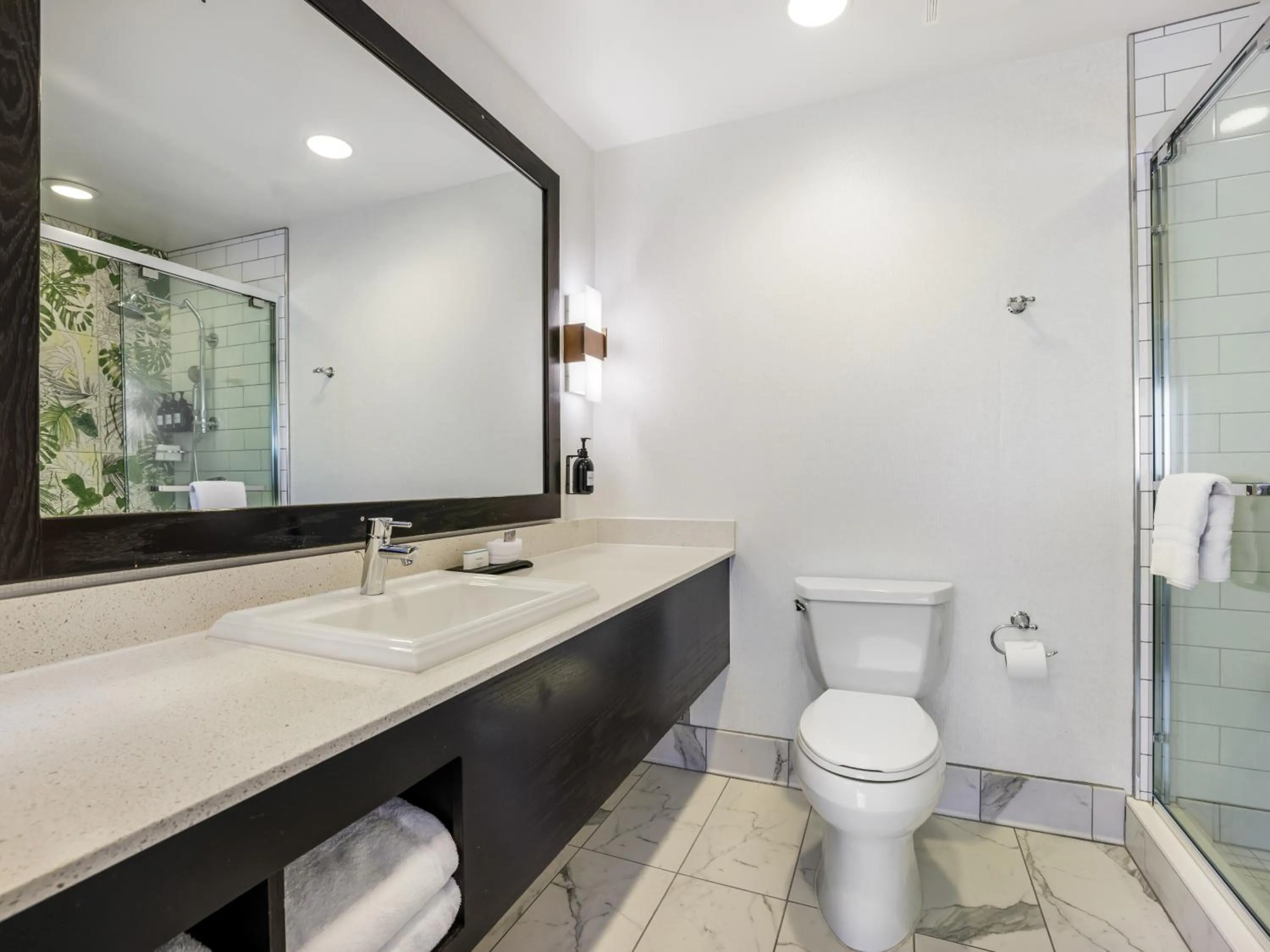 Bathroom in The Banyan Hotel Fort Myers, Tapestry Collection by Hilton