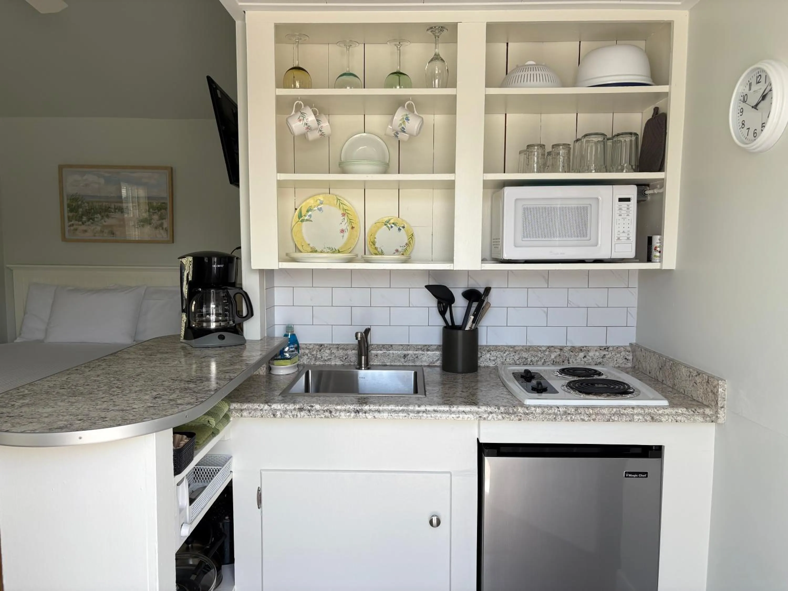Kitchen or kitchenette in Moontide Motel, Apartments, and Cabins