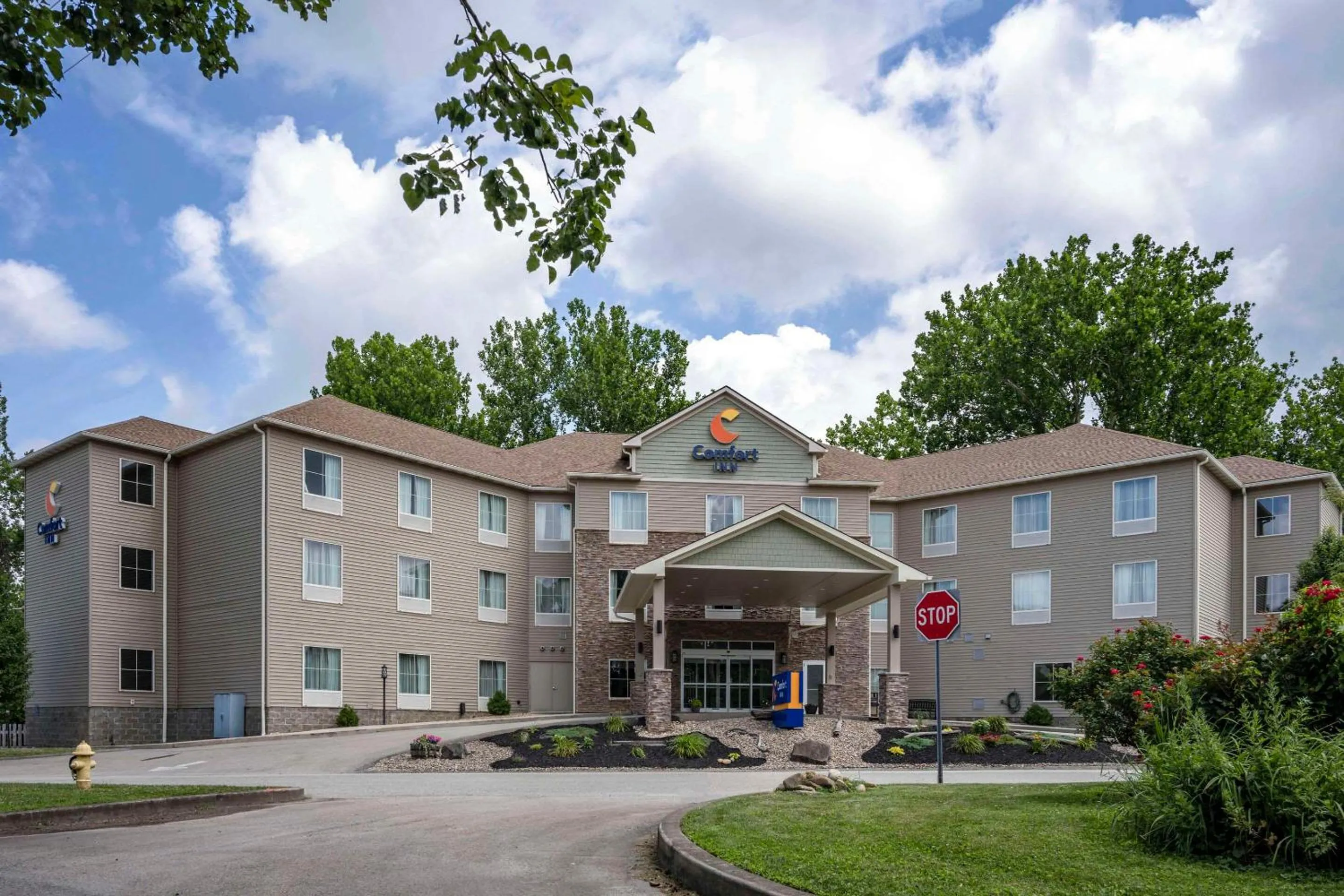 Property building in Comfort Inn Connellsville Riverview