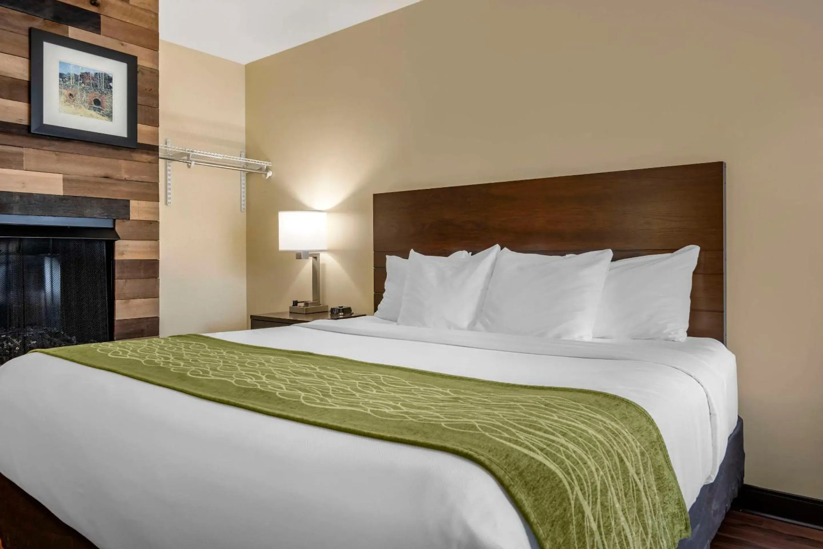 Bedroom, Bed in Comfort Inn Connellsville Riverview Bedroom, Bed in Comfort Inn Connellsville Riverview