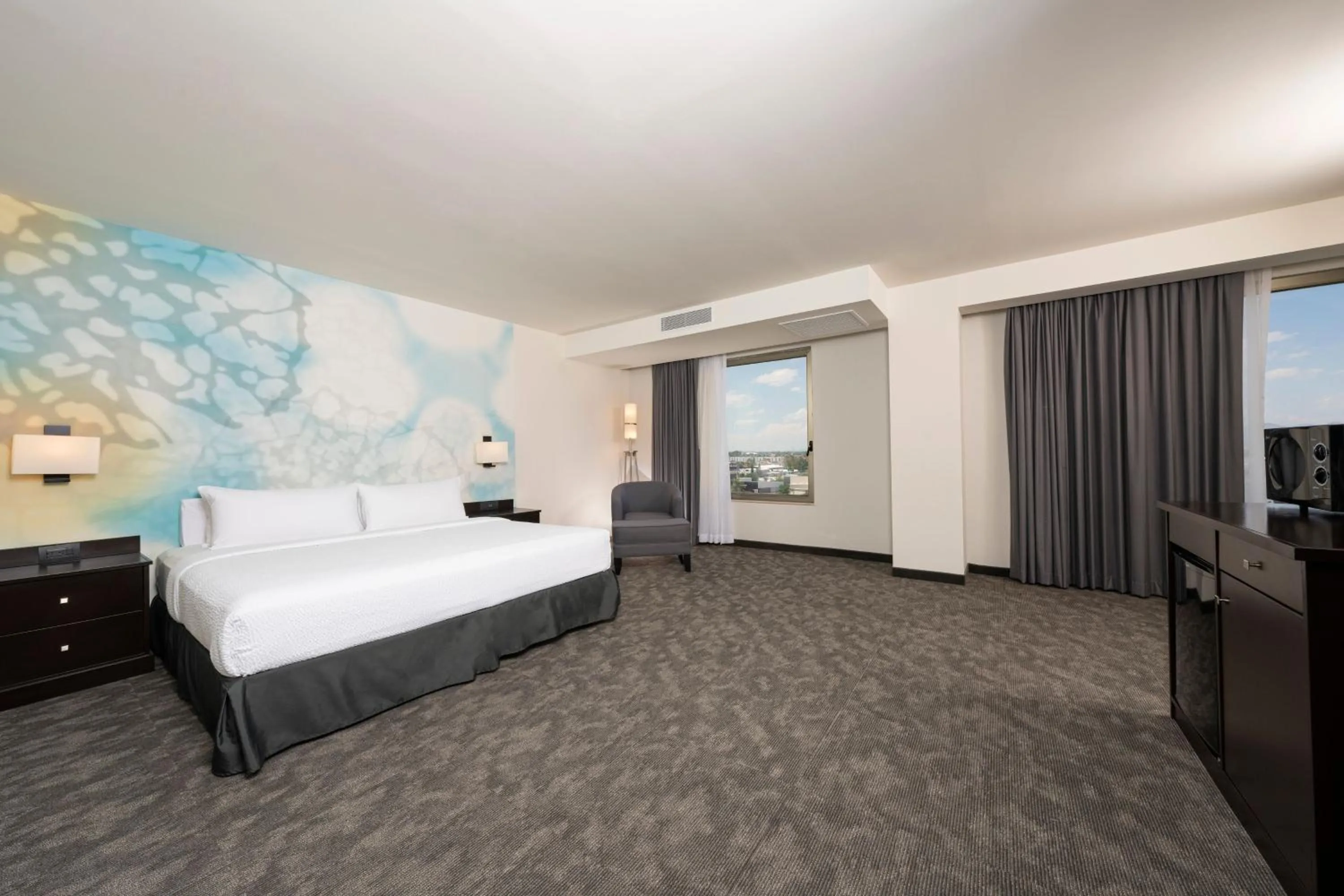 Photo of the whole room, Bed in Courtyard by Marriott San Luis Potosi