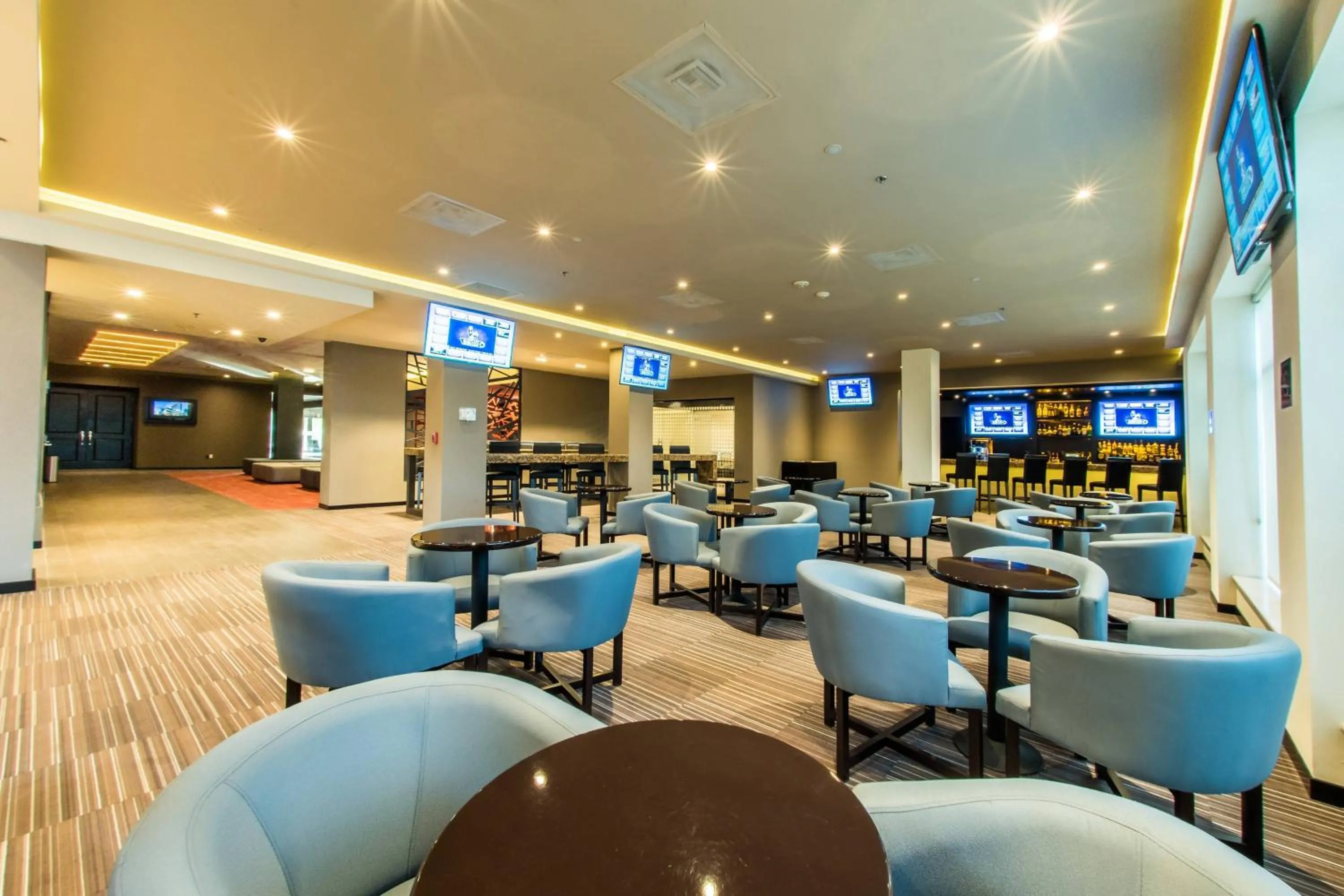 Lounge or bar in Courtyard by Marriott San Luis Potosi