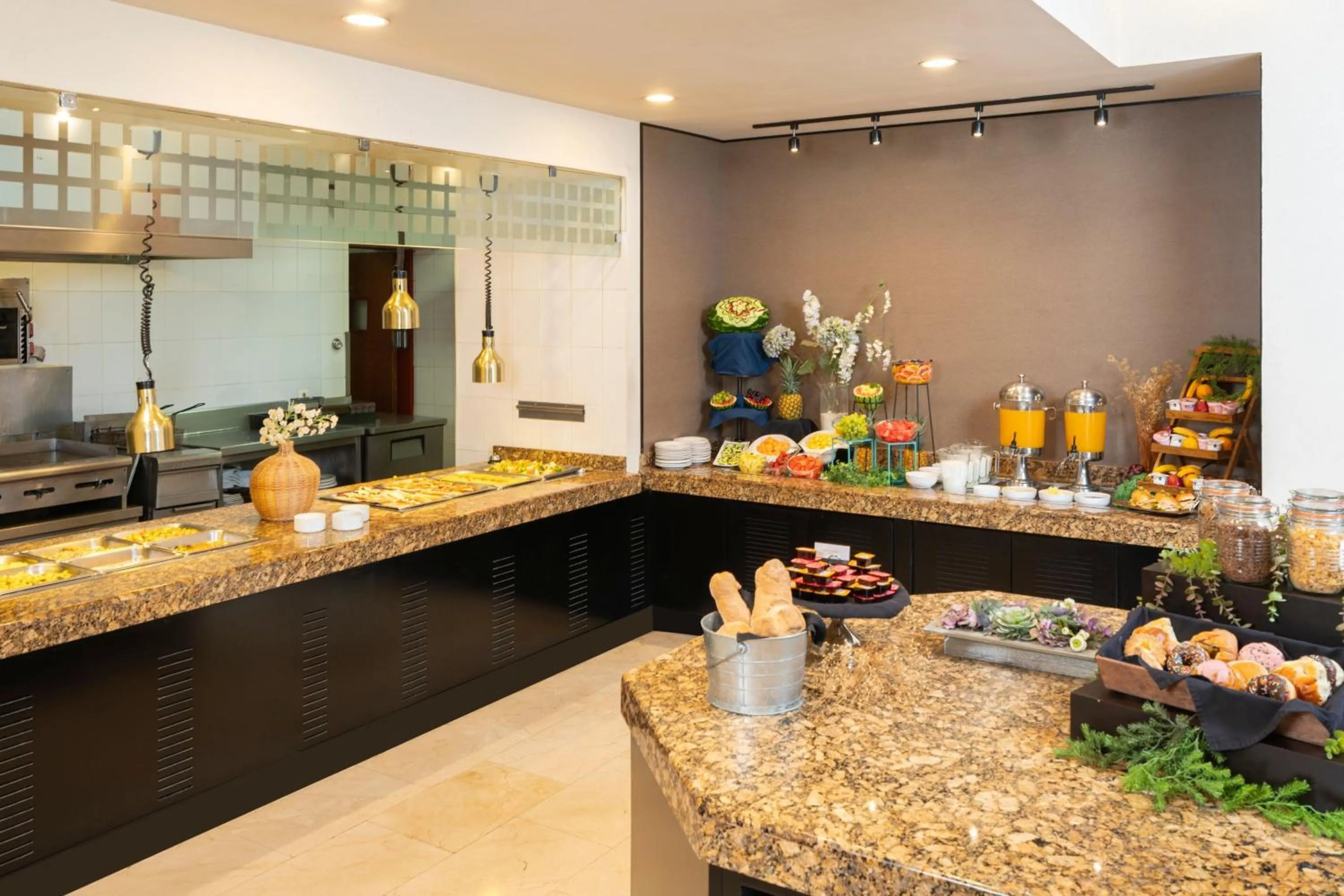 Breakfast in Courtyard by Marriott San Luis Potosi