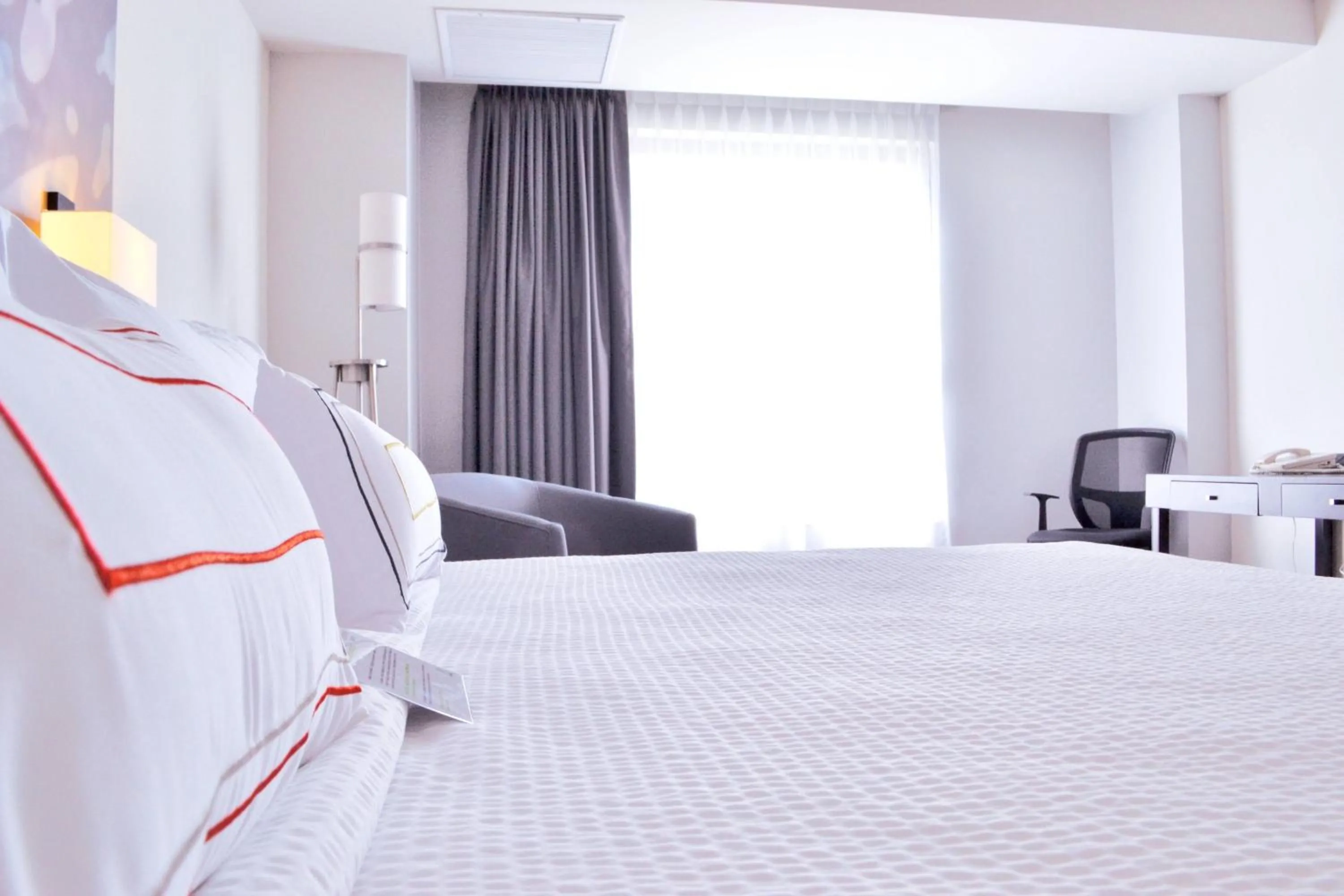 Photo of the whole room, Bed in Courtyard by Marriott San Luis Potosi