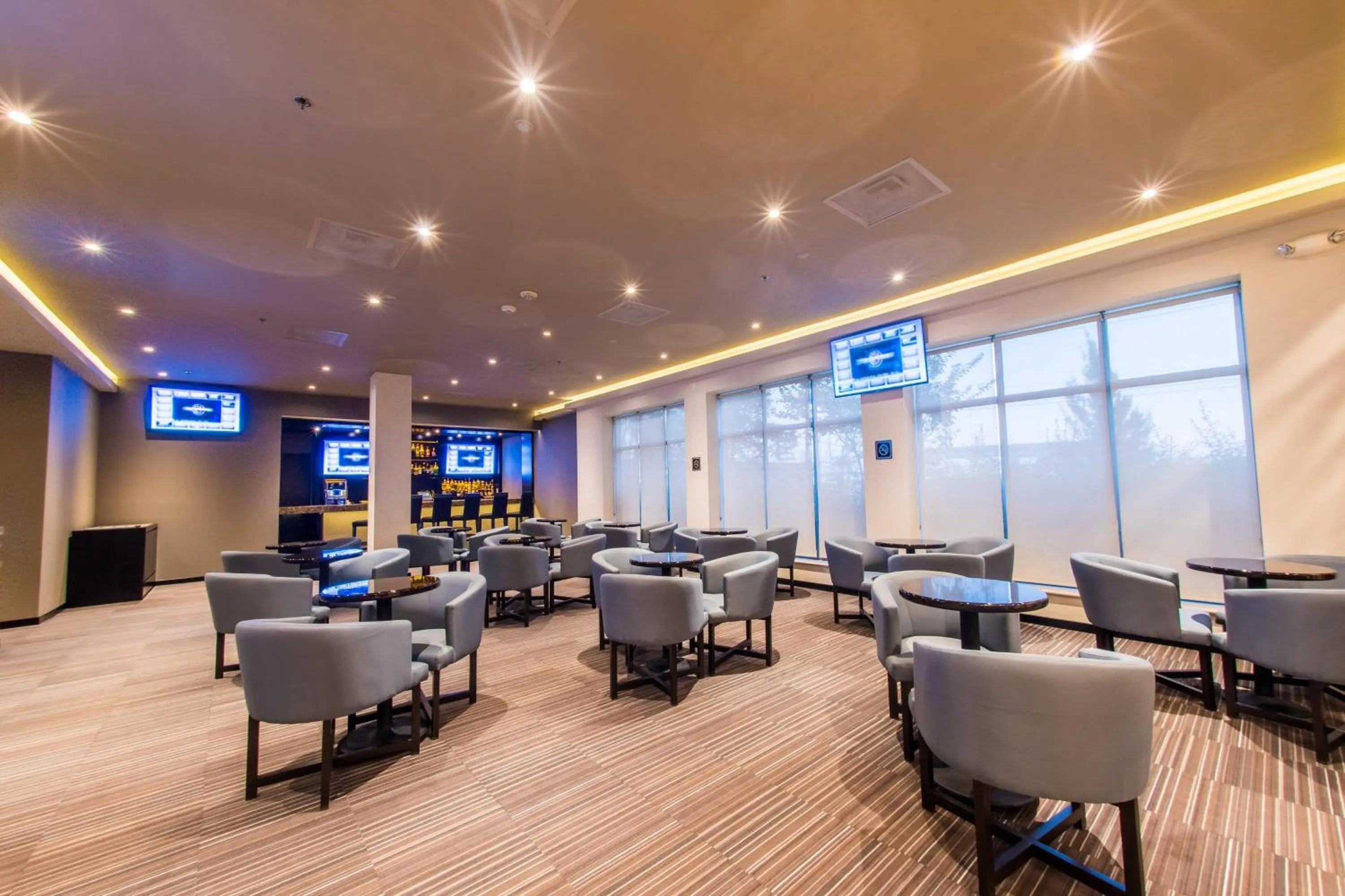 Lounge or bar in Courtyard by Marriott San Luis Potosi