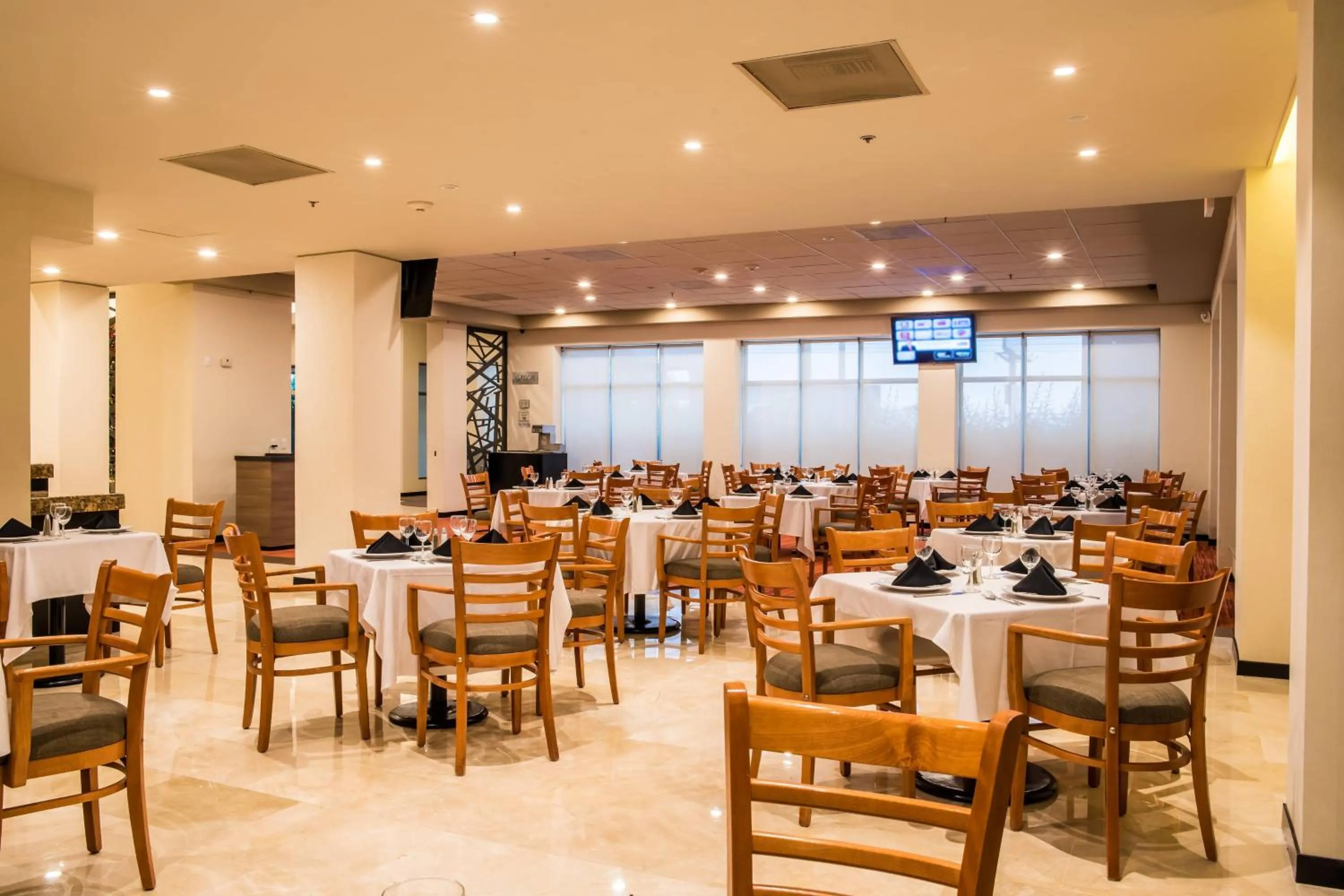 Restaurant/places to eat in Courtyard by Marriott San Luis Potosi