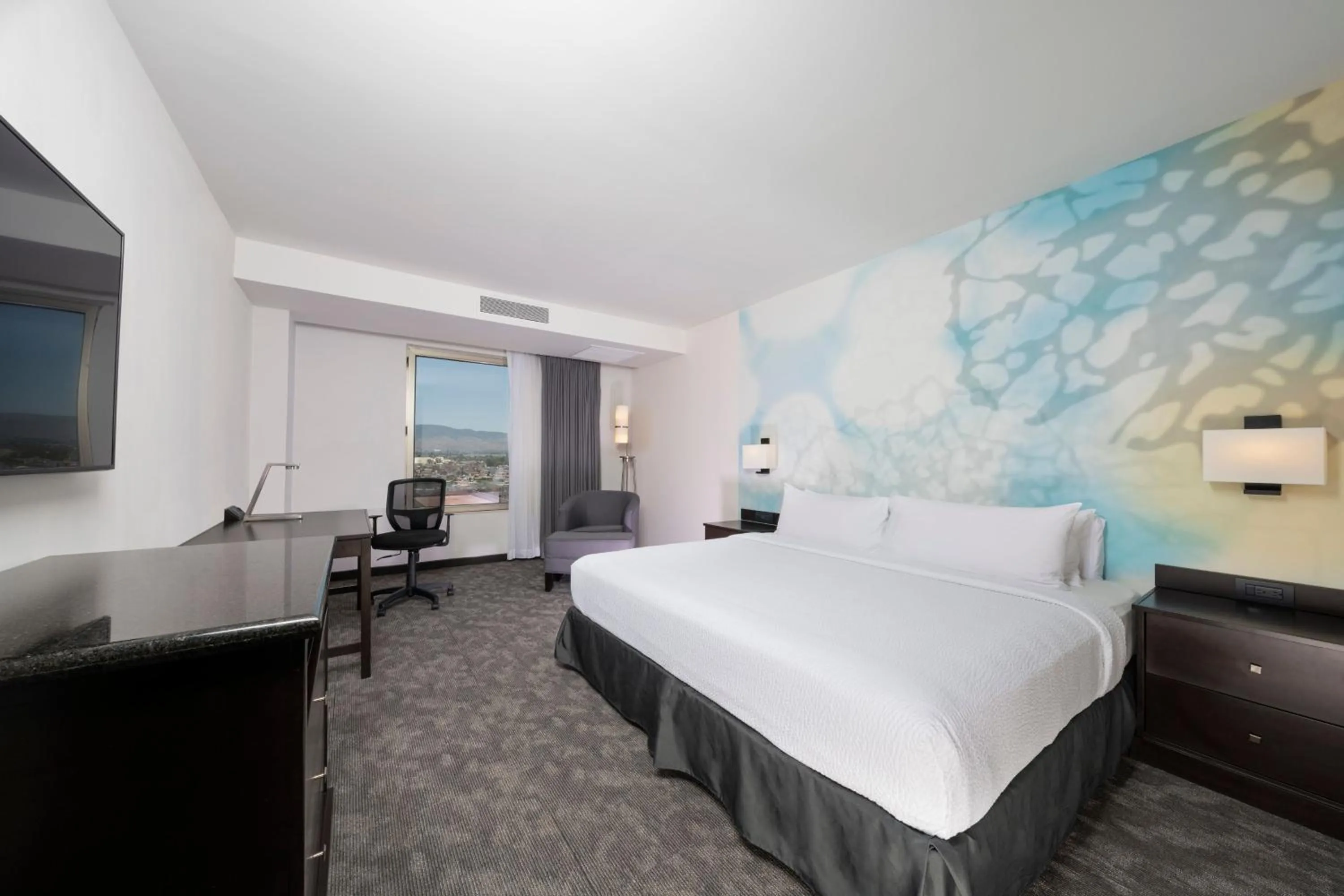 Photo of the whole room, Bed in Courtyard by Marriott San Luis Potosi