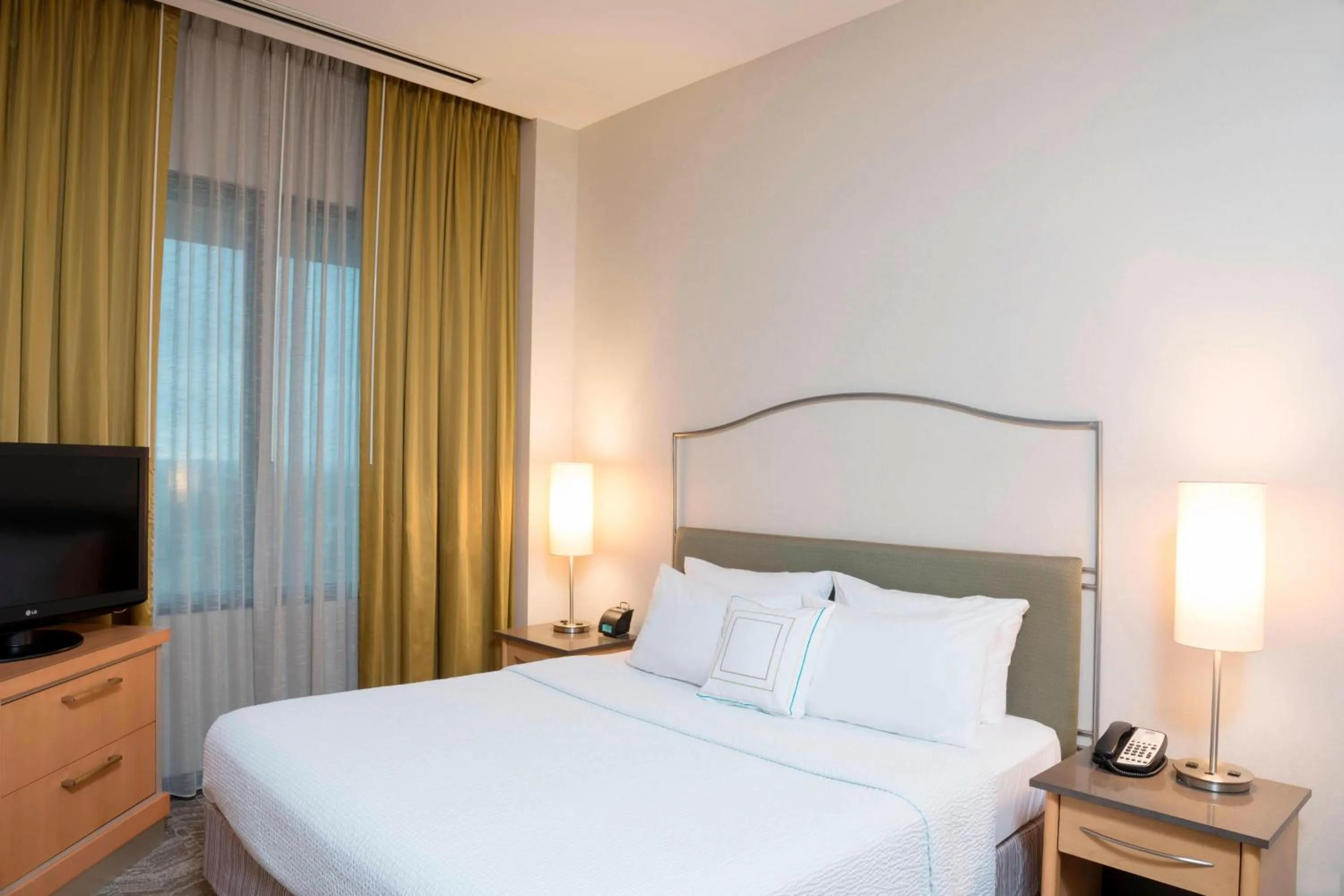 Photo of the whole room, Bed in SpringHill Suites by Marriott Chicago O'Hare