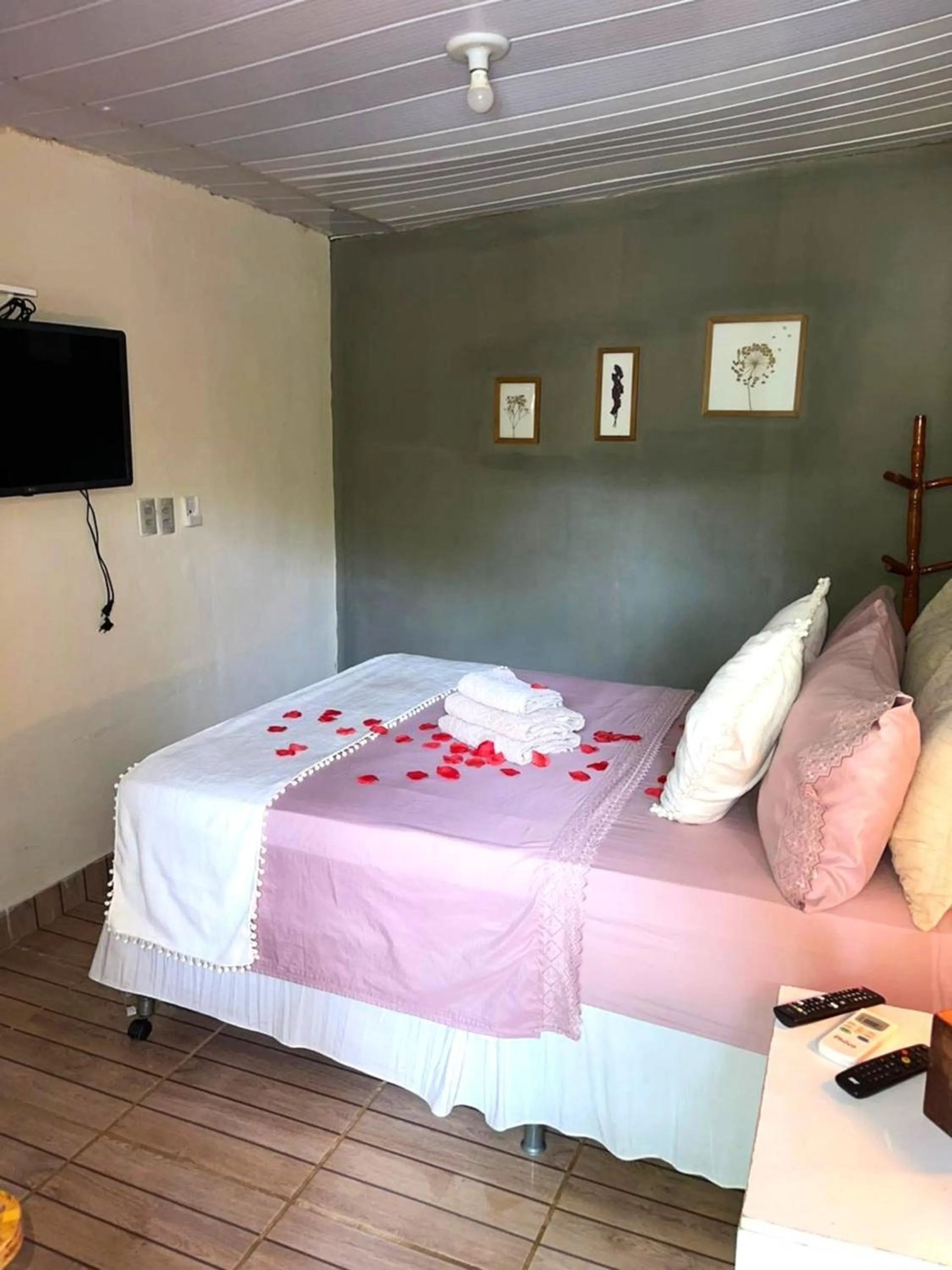 Bedroom, Bed in Pousada Martins e Cia