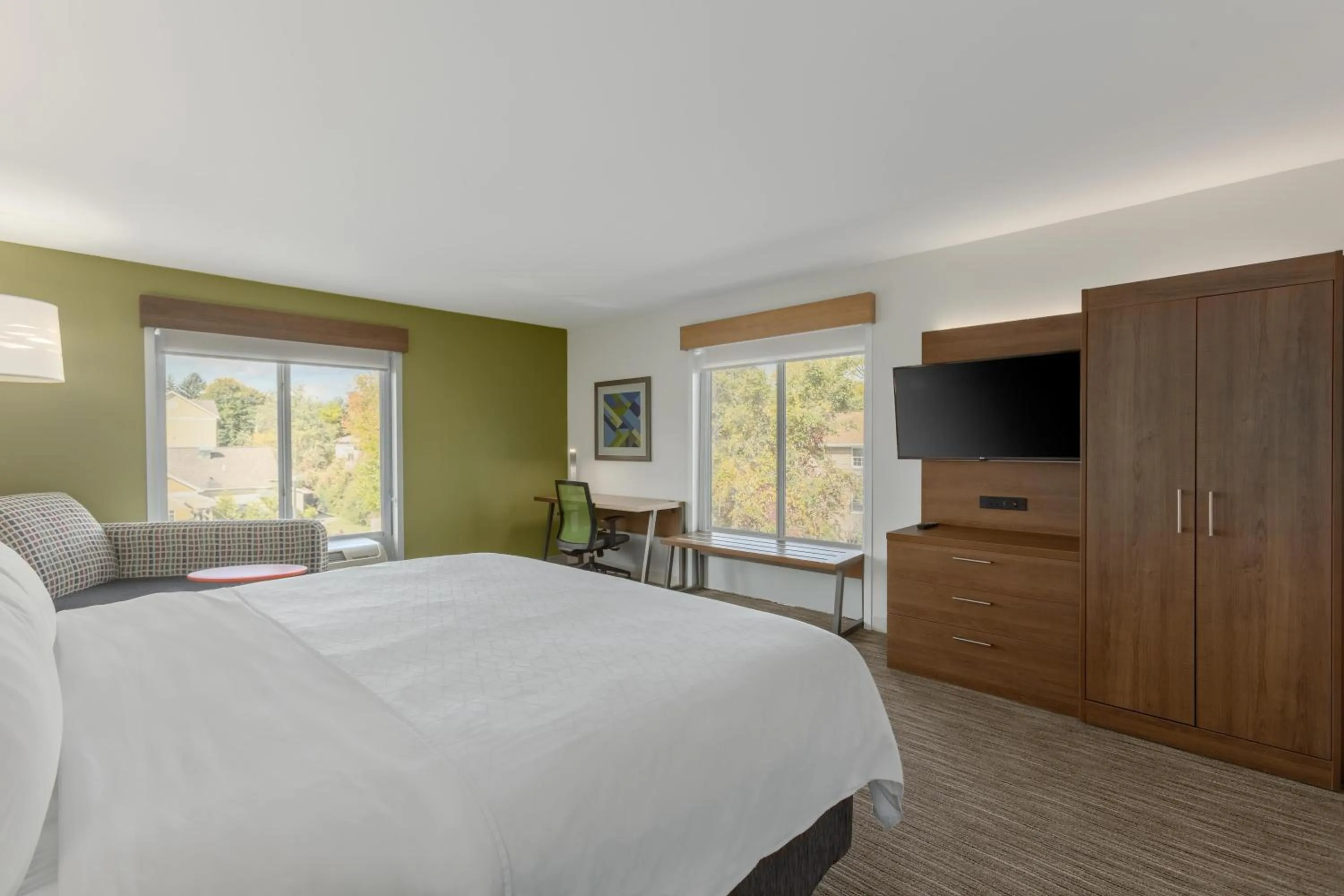 Photo of the whole room, Bed in Holiday Inn Express Hotel & Suites Binghamton University-Vestal by IHG