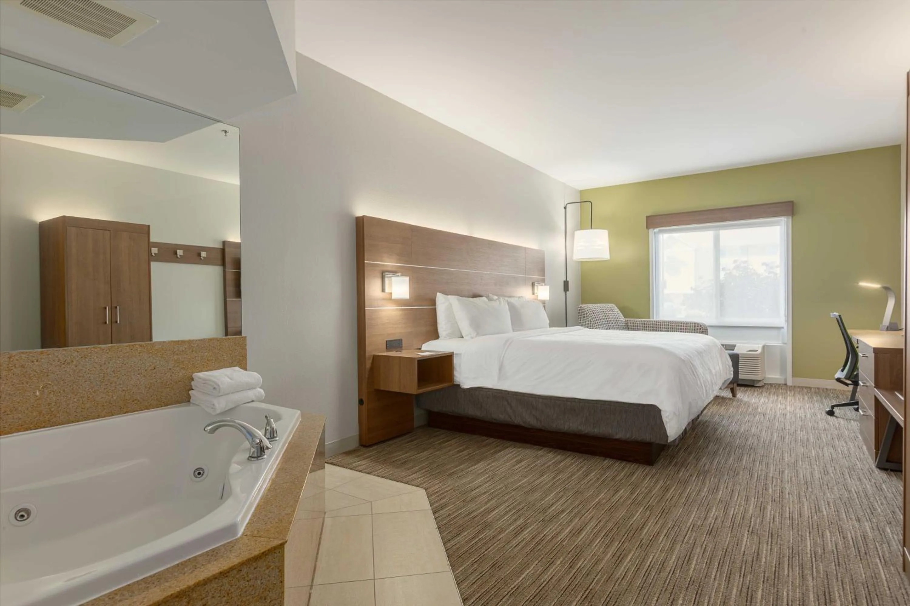 Photo of the whole room, Bed in Holiday Inn Express Hotel & Suites Binghamton University-Vestal by IHG
