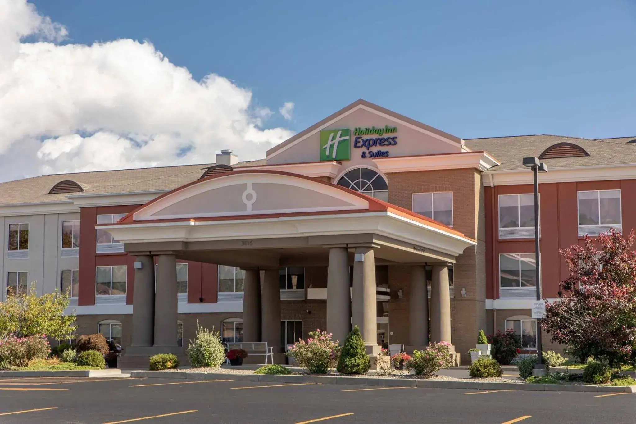 Property building in Holiday Inn Express Hotel & Suites Binghamton University-Vestal by IHG Property building in Holiday Inn Express Hotel & Suites Binghamton University-Vestal by IHG