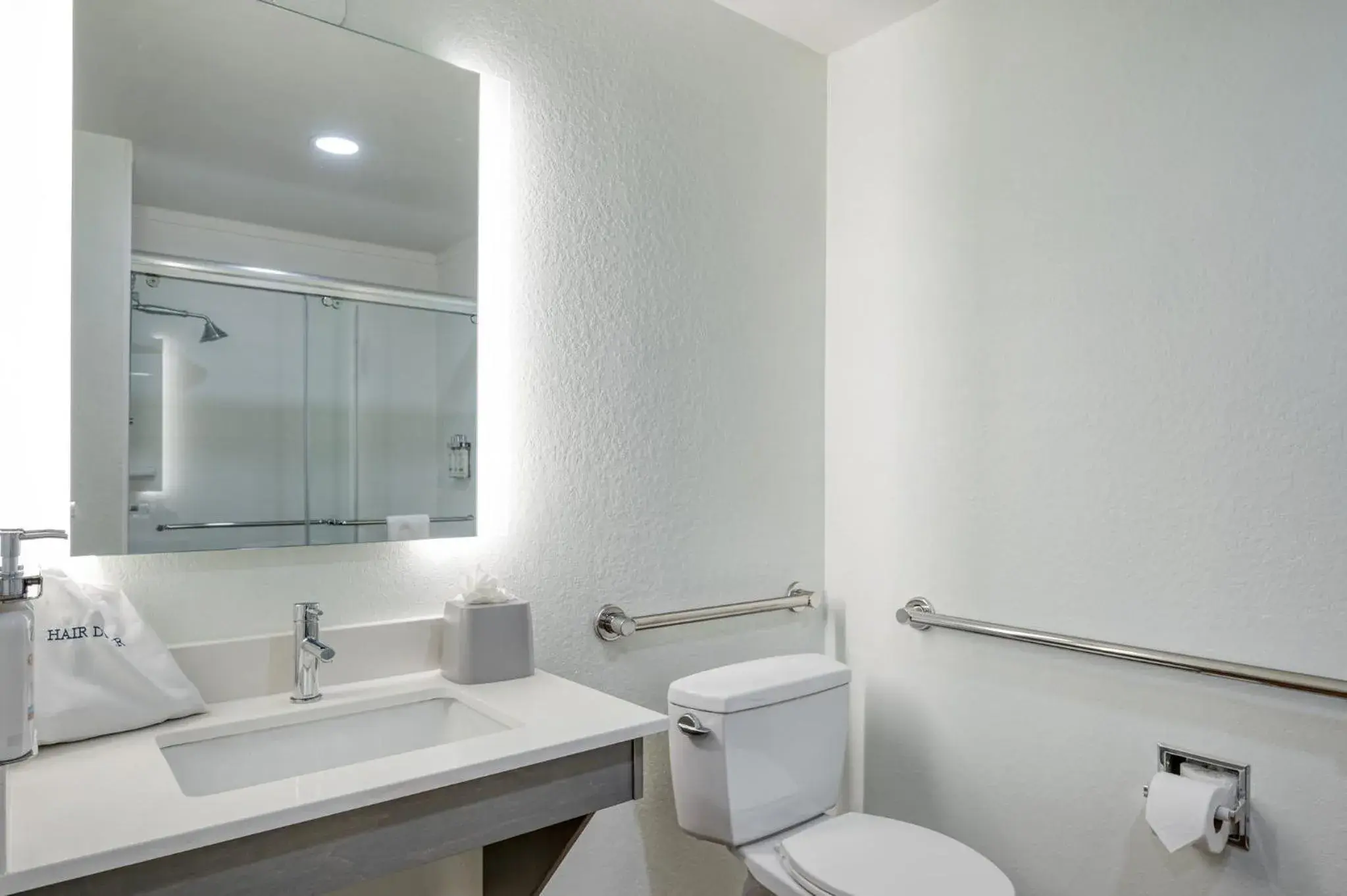 Standard King Room with Roll-in Shower - Mobility Accessible in Holiday Inn Express Hotel & Suites Columbia-I-20 at Clemson Road by IHG Standard King Room with Roll-in Shower - Mobility Accessible in Holiday Inn Express Hotel & Suites Columbia-I-20 at Clemson Road by IHG